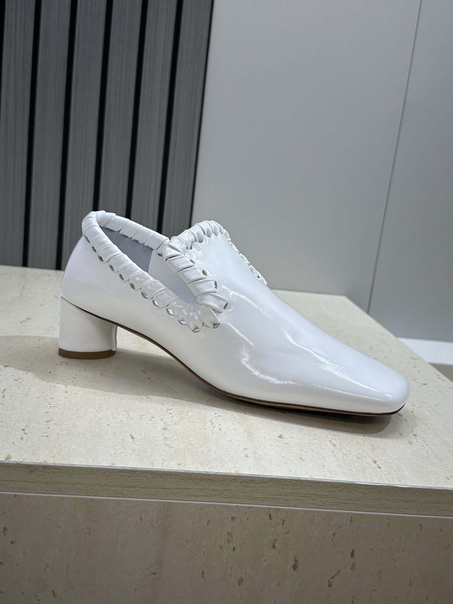 Bottega Veneta 葆蝶家2026春夏新款编织玛丽珍芭蕾舞粗跟女鞋 BV字母logo平底方头乐