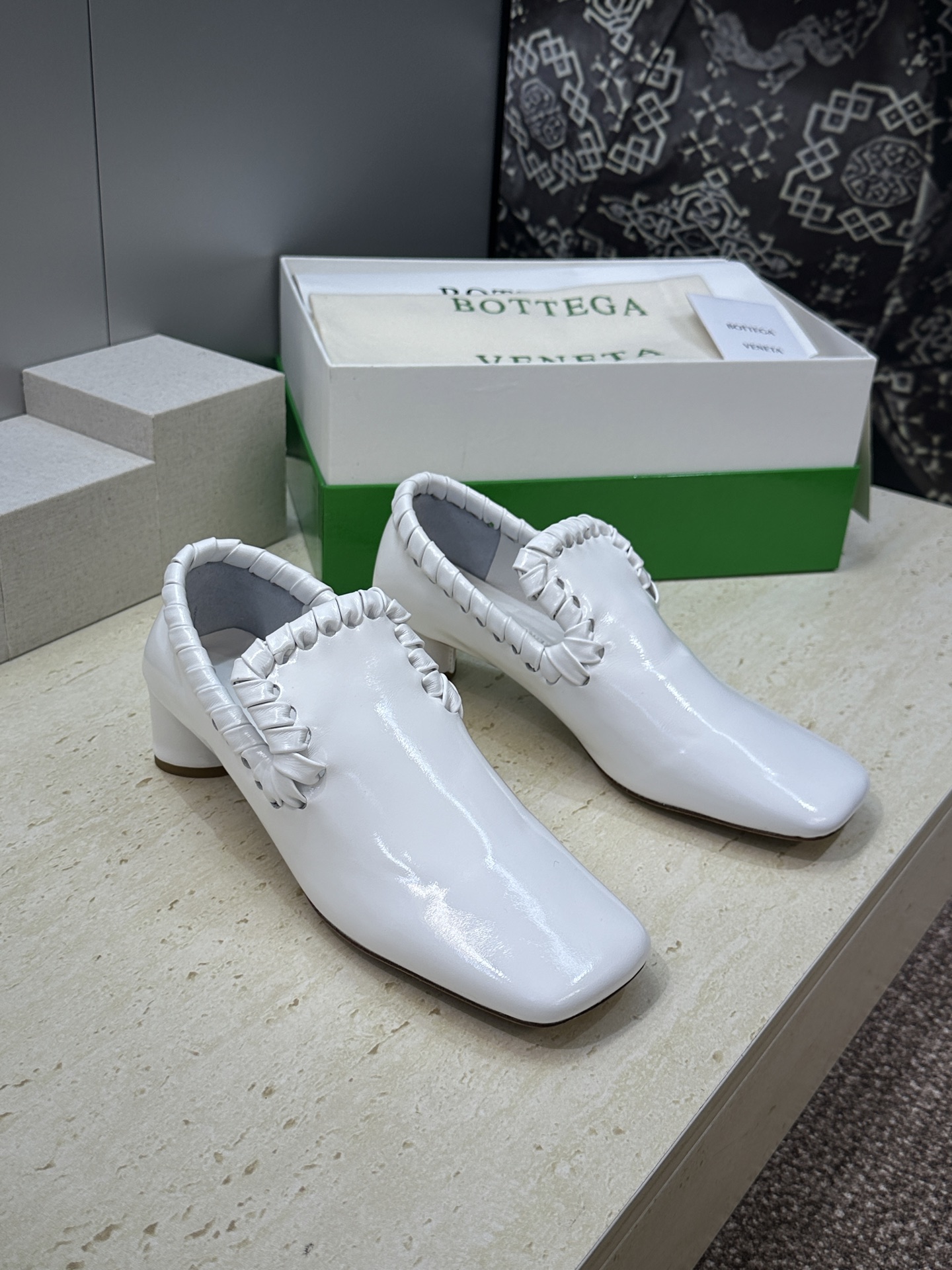 Bottega Veneta 葆蝶家2026春夏新款编织玛丽珍芭蕾舞粗跟女鞋 BV字母logo平底方头乐