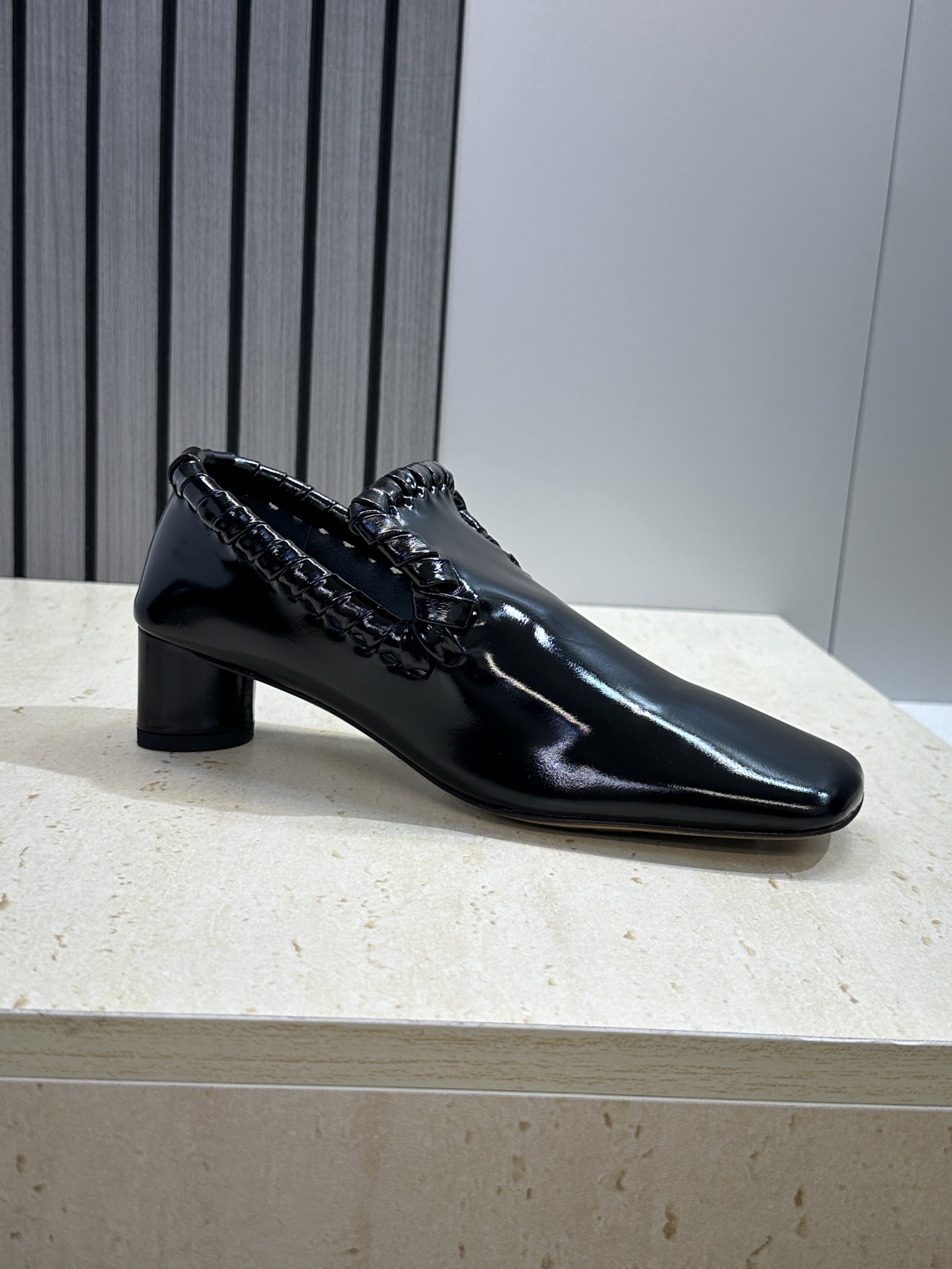 Bottega Veneta 葆蝶家2026春夏新款编织玛丽珍芭蕾舞粗跟女鞋 BV字母logo平底方头乐