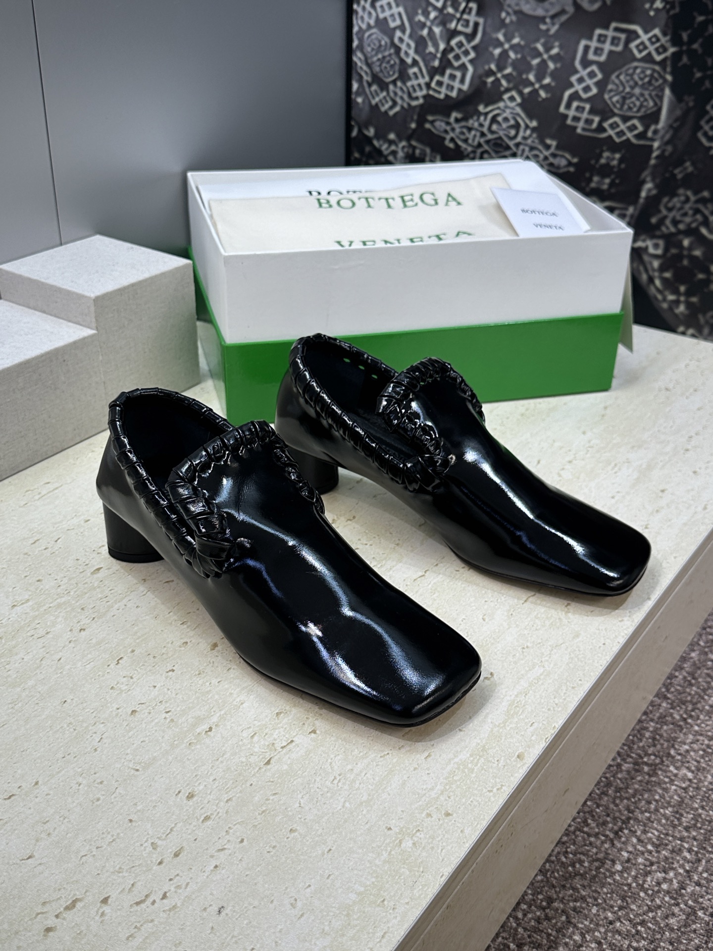 Bottega Veneta 葆蝶家2026春夏新款编织玛丽珍芭蕾舞粗跟女鞋 BV字母logo平底方头乐