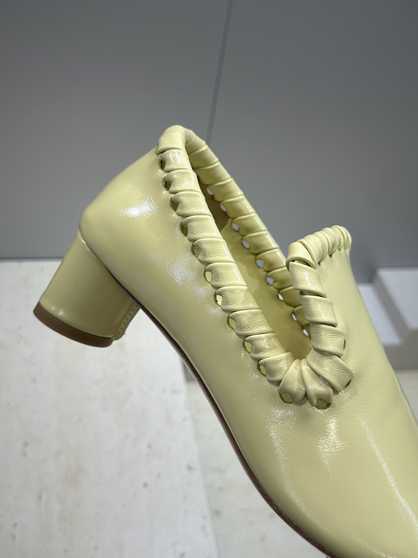 Bottega Veneta 葆蝶家2026春夏新款编织玛丽珍芭蕾舞粗跟女鞋 BV字母logo平底方头乐
