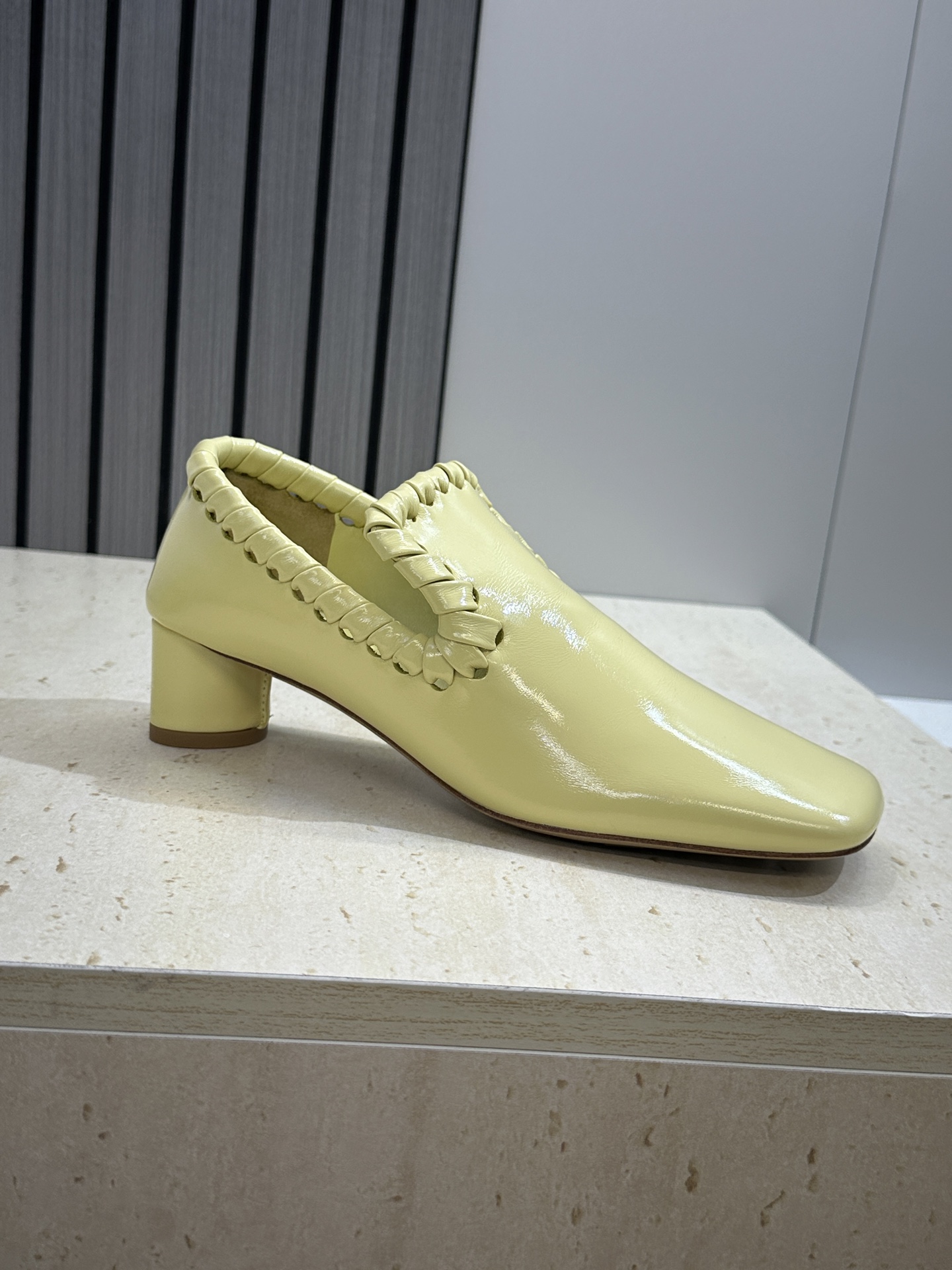 Bottega Veneta 葆蝶家2026春夏新款编织玛丽珍芭蕾舞粗跟女鞋 BV字母logo平底方头乐