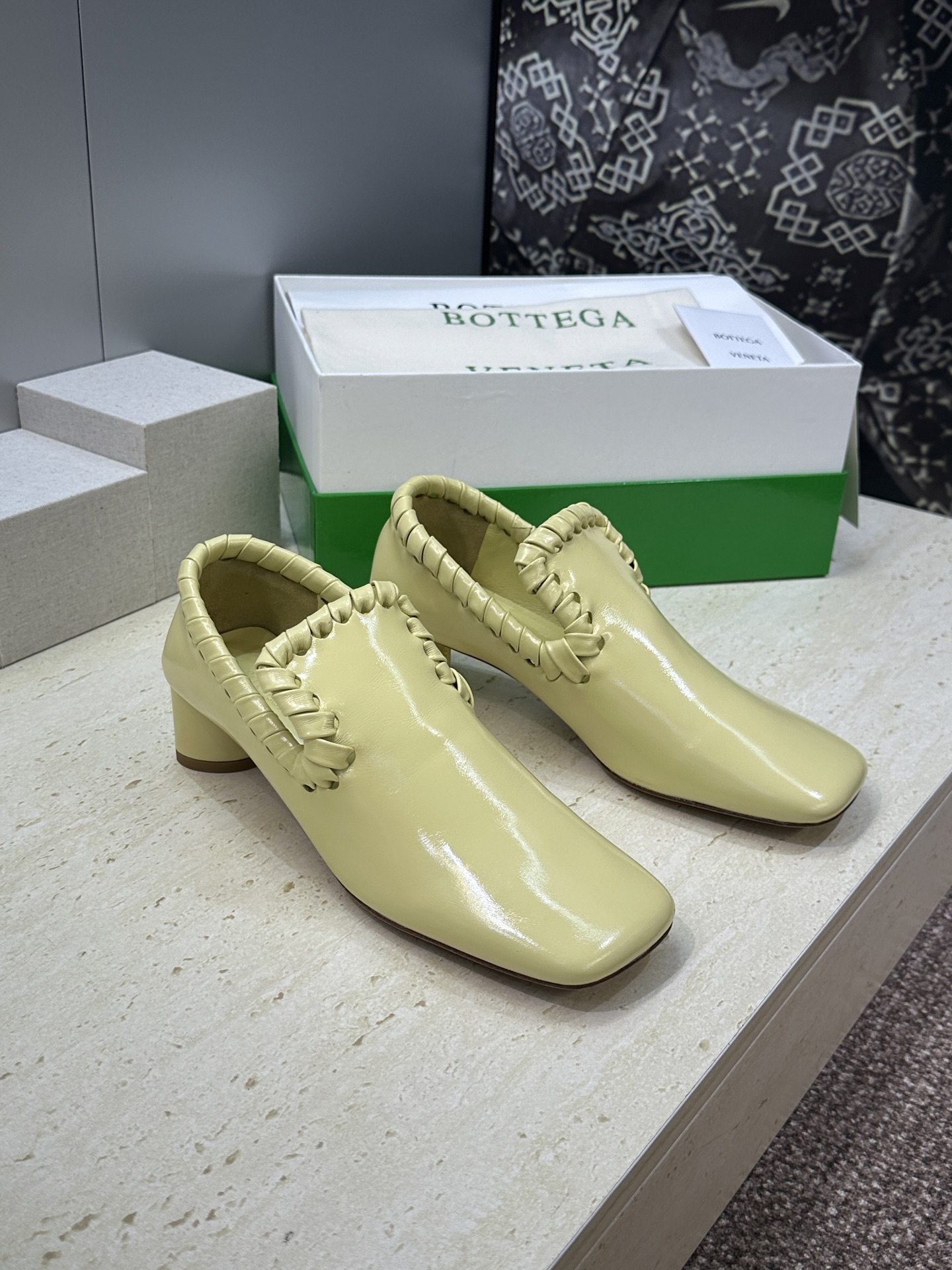 Bottega Veneta 葆蝶家2026春夏新款编织玛丽珍芭蕾舞粗跟女鞋 BV字母logo平底方头乐