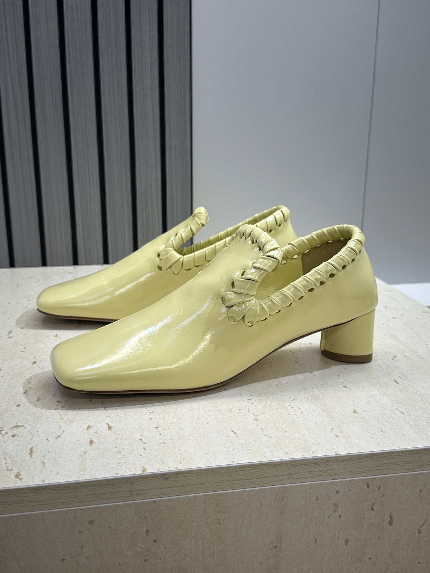 Bottega Veneta 葆蝶家2026春夏新款编织玛丽珍芭蕾舞粗跟女鞋 BV字母logo平底方头乐