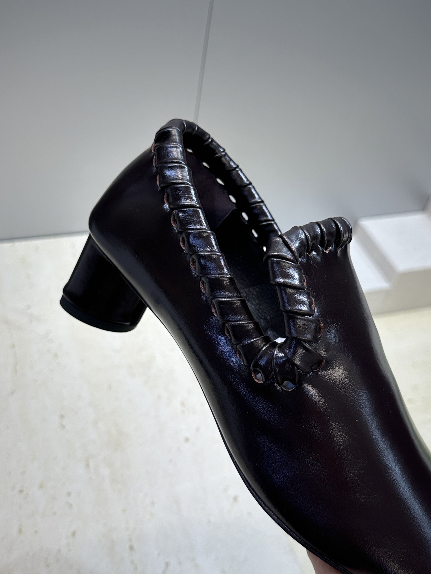 Bottega Veneta 葆蝶家2026春夏新款编织玛丽珍芭蕾舞粗跟女鞋 BV字母logo平底方头乐