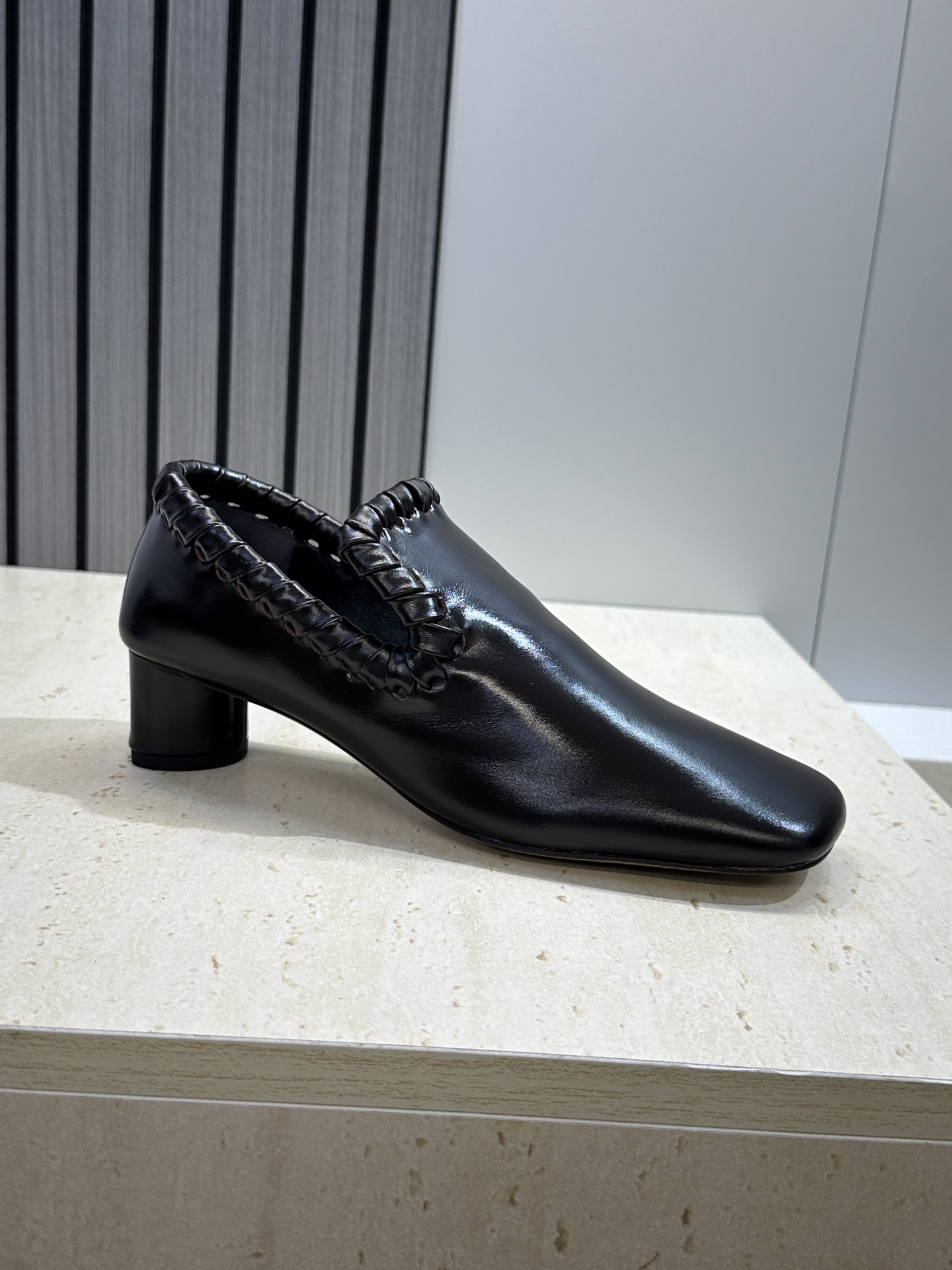 Bottega Veneta 葆蝶家2026春夏新款编织玛丽珍芭蕾舞粗跟女鞋 BV字母logo平底方头乐