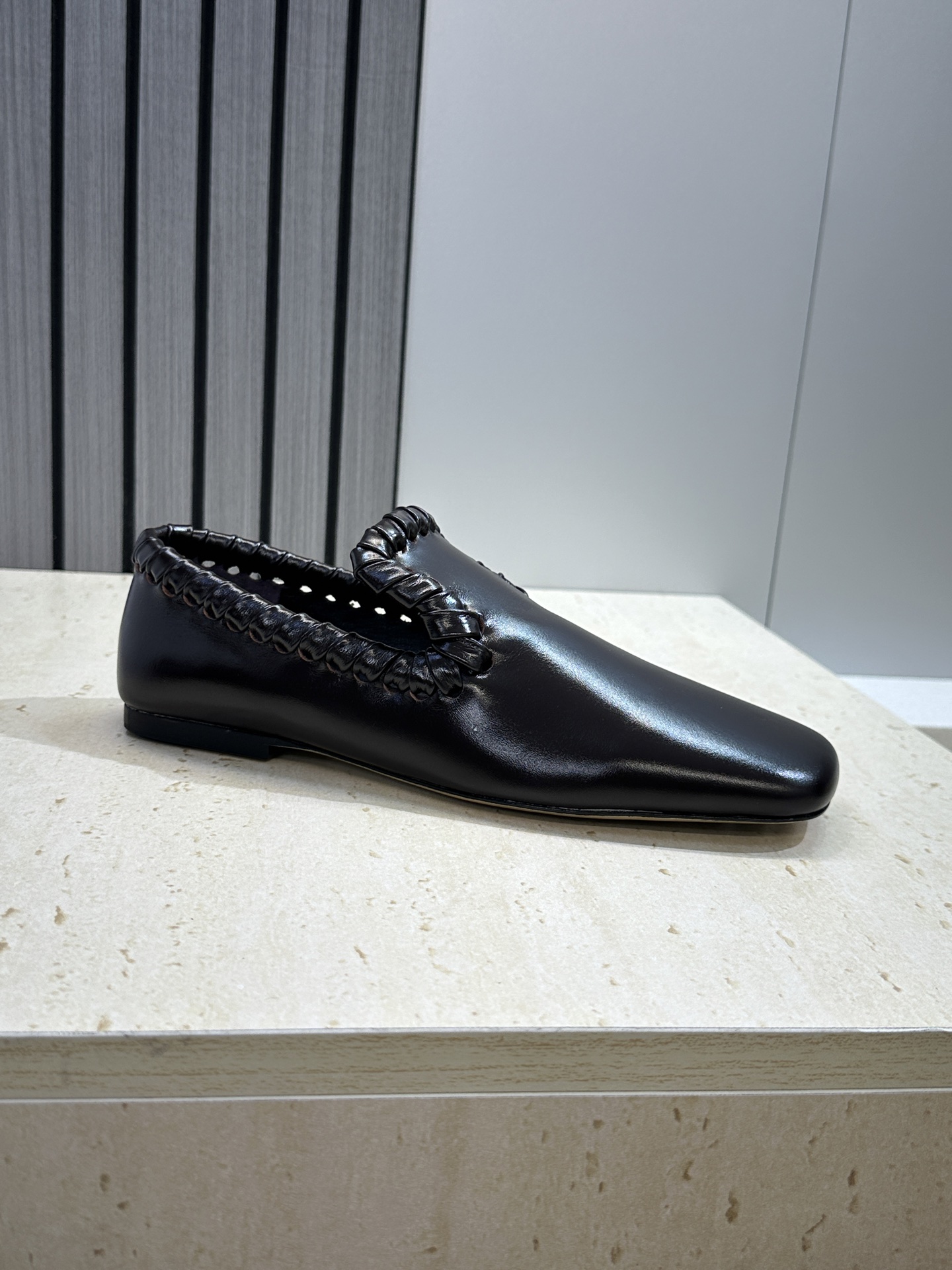 Bottega Veneta 葆蝶家2026春夏新款编织玛丽珍芭蕾舞粗跟女鞋 BV字母logo平底方头乐