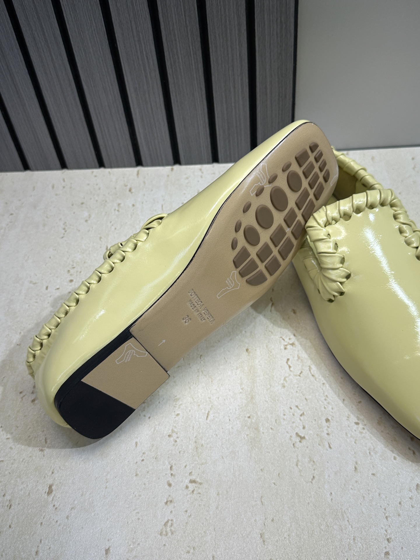 Bottega Veneta 葆蝶家2026春夏新款编织玛丽珍芭蕾舞粗跟女鞋 BV字母logo平底方头乐