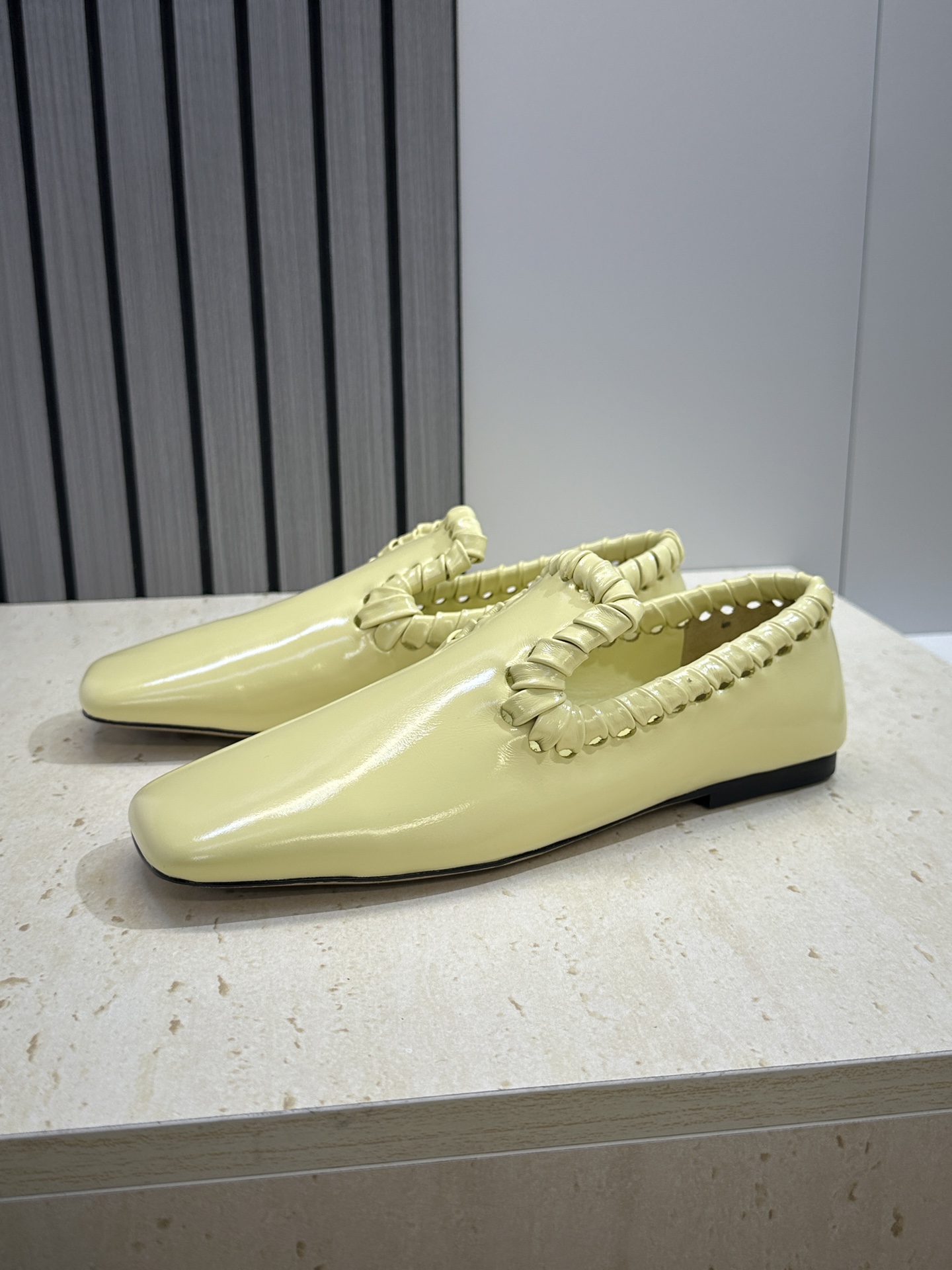 Bottega Veneta 葆蝶家2026春夏新款编织玛丽珍芭蕾舞粗跟女鞋 BV字母logo平底方头乐