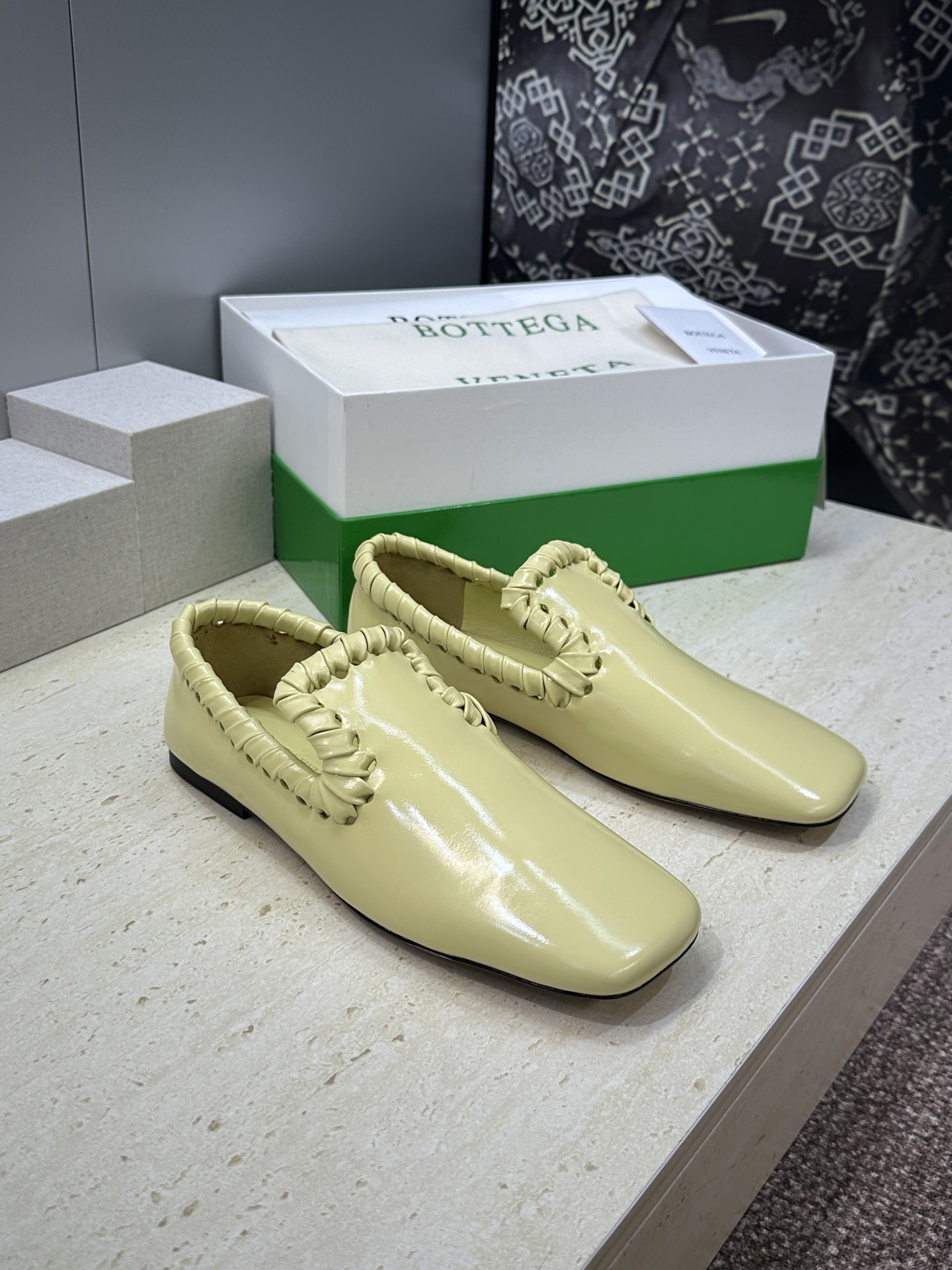 Bottega Veneta 葆蝶家2026春夏新款编织玛丽珍芭蕾舞粗跟女鞋 BV字母logo平底方头乐