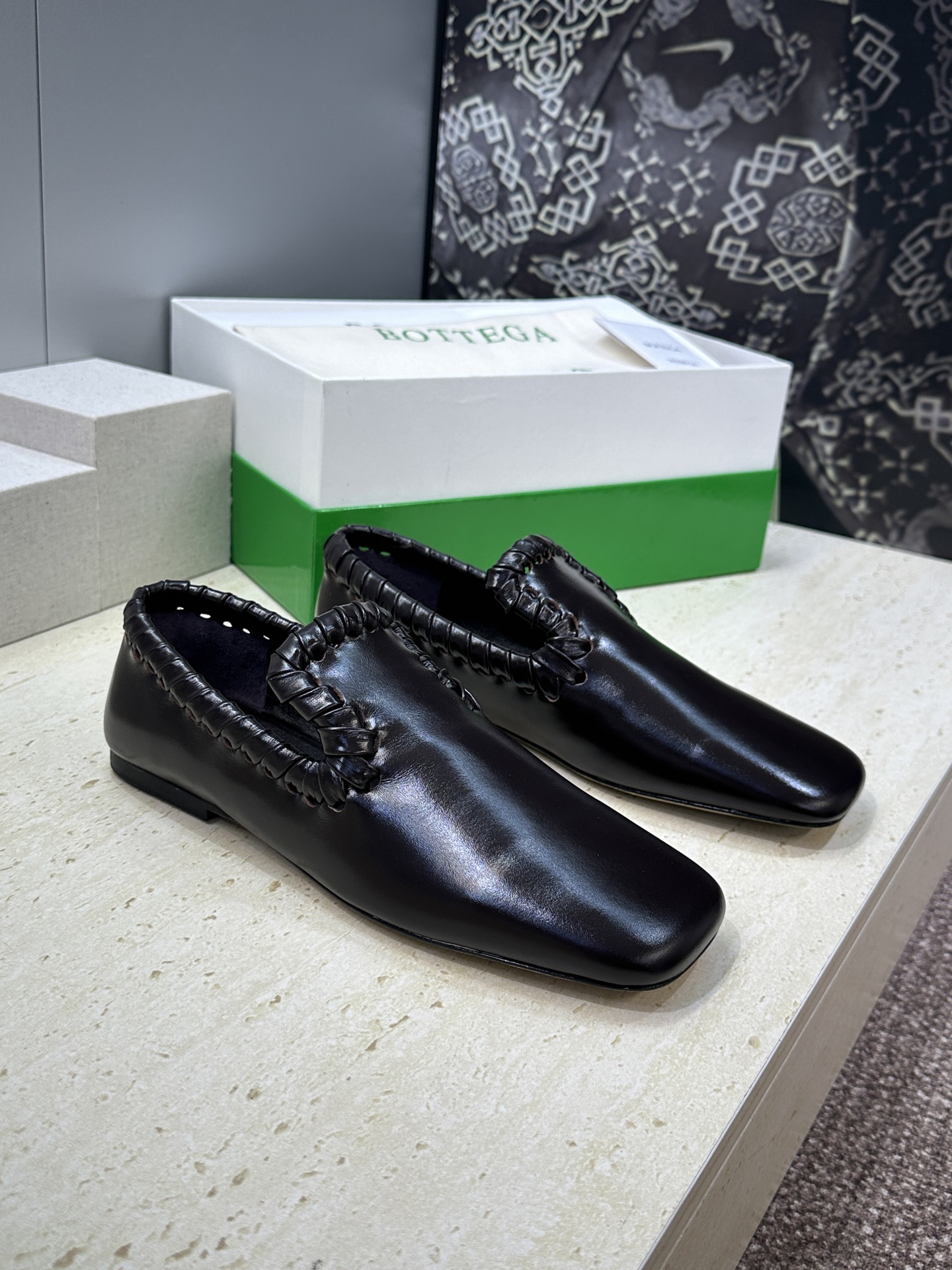 Bottega Veneta 葆蝶家2026春夏新款编织玛丽珍芭蕾舞粗跟女鞋 BV字母logo平底方头乐