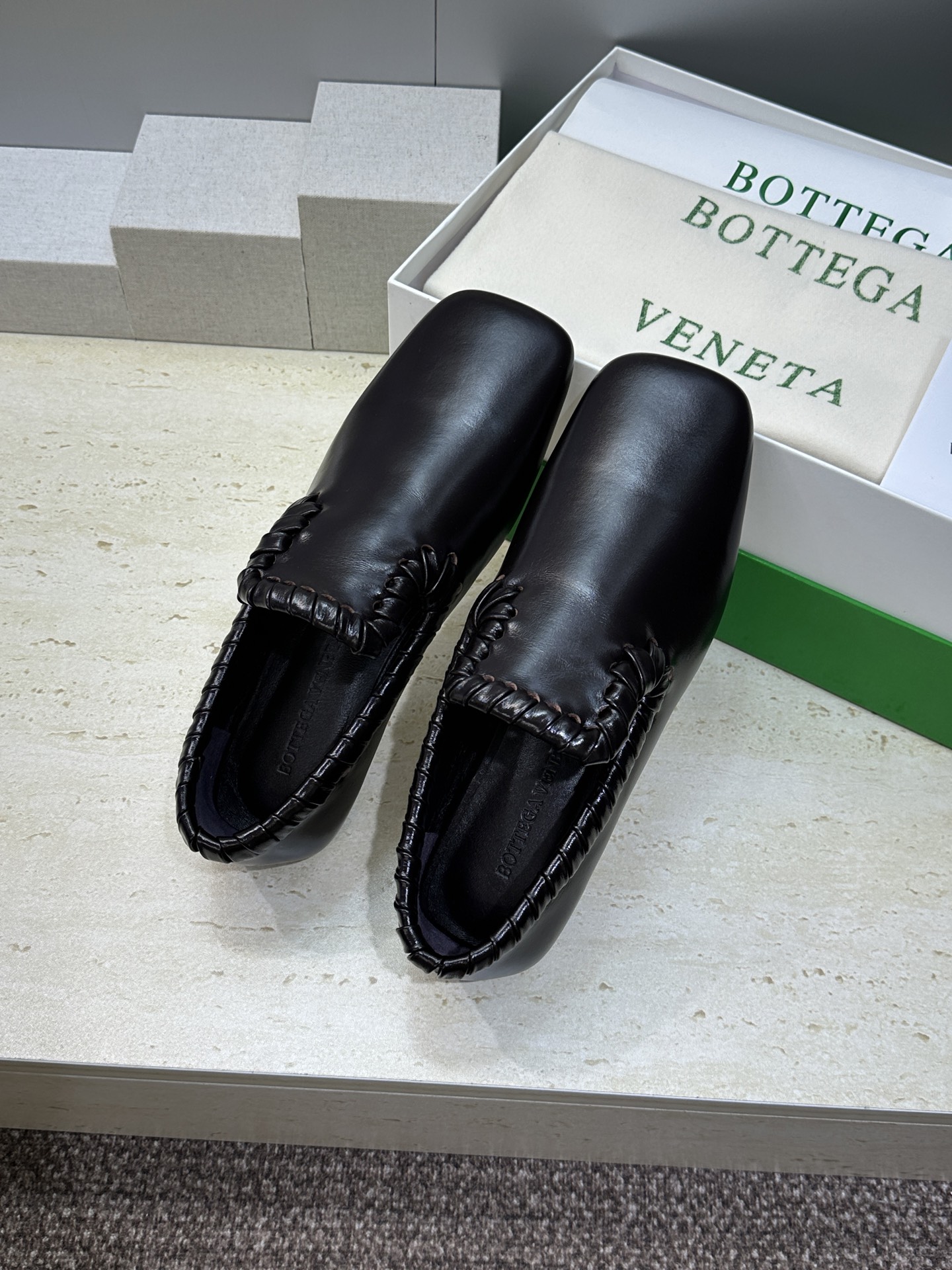 Bottega Veneta 葆蝶家2026春夏新款编织玛丽珍芭蕾舞粗跟女鞋 BV字母logo平底方头乐