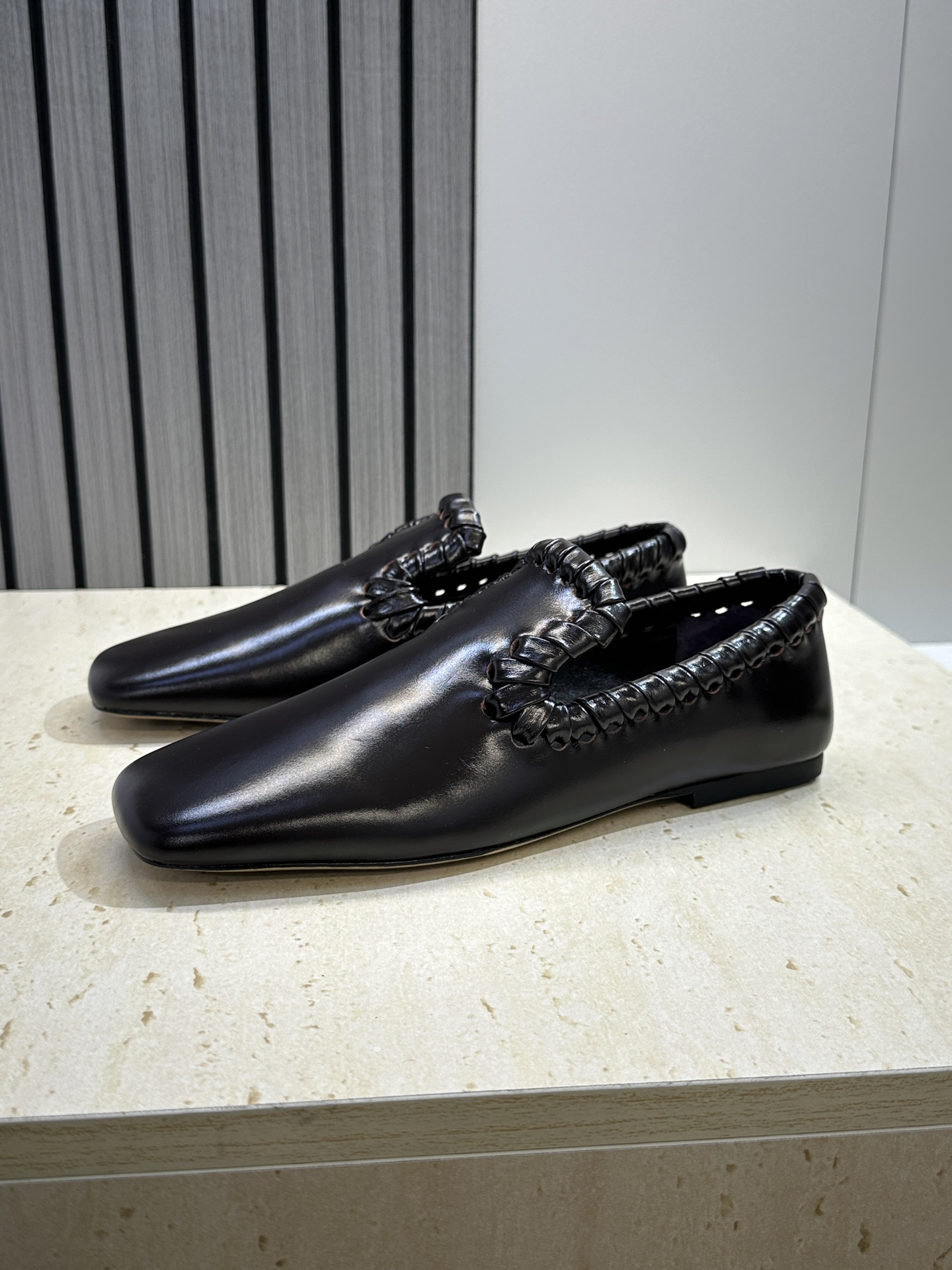 Bottega Veneta 葆蝶家2026春夏新款编织玛丽珍芭蕾舞粗跟女鞋 BV字母logo平底方头乐