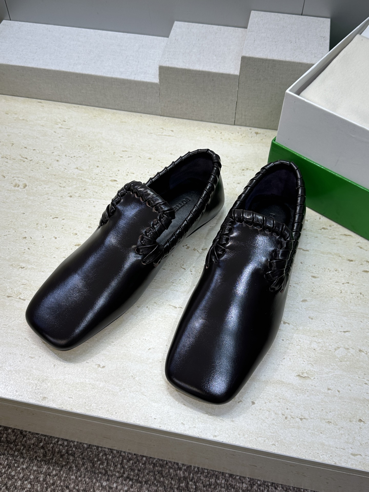 Bottega Veneta 葆蝶家2026春夏新款编织玛丽珍芭蕾舞粗跟女鞋 BV字母logo平底方头乐