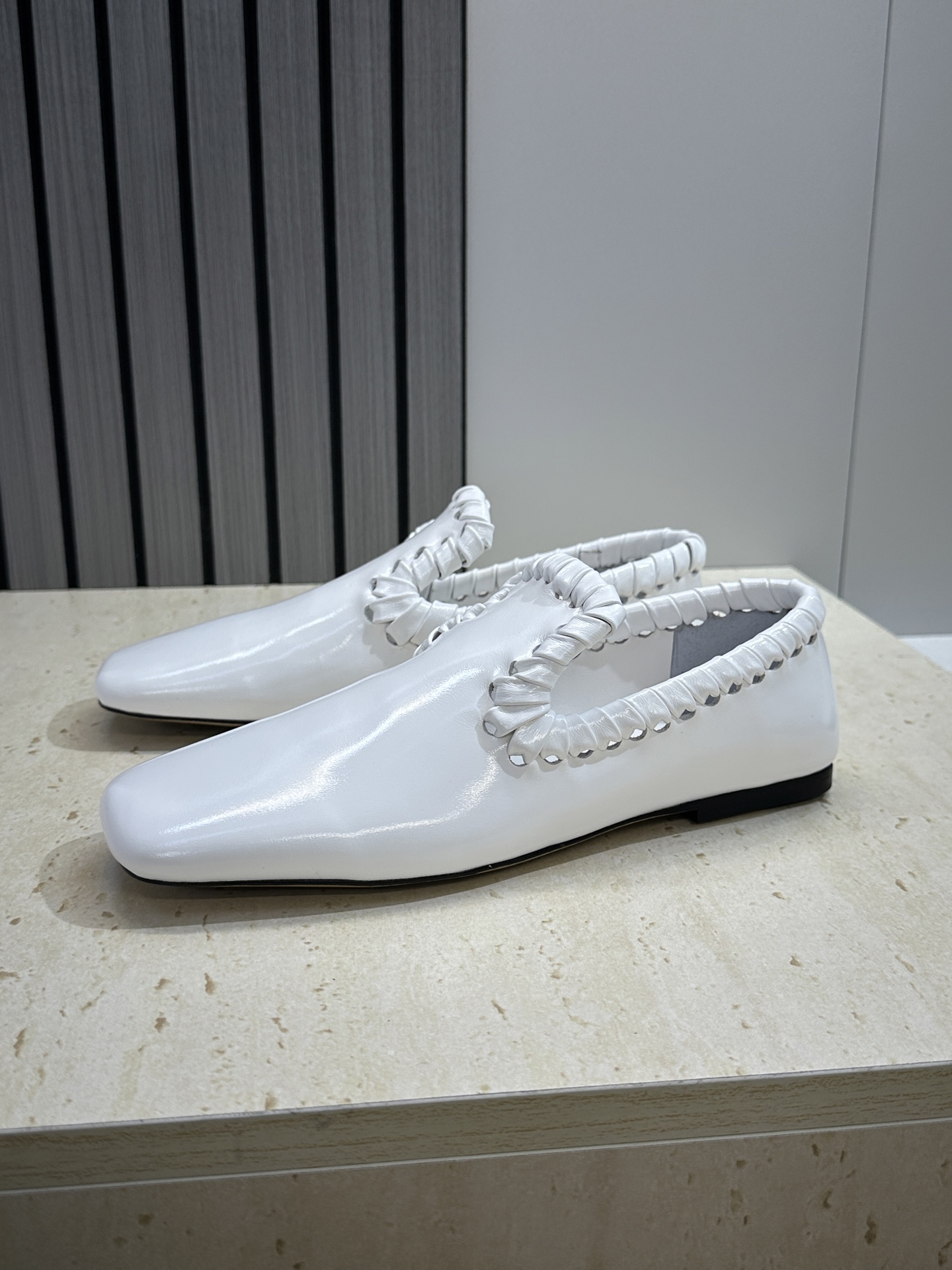 Bottega Veneta 葆蝶家2026春夏新款编织玛丽珍芭蕾舞粗跟女鞋 BV字母logo平底方头乐