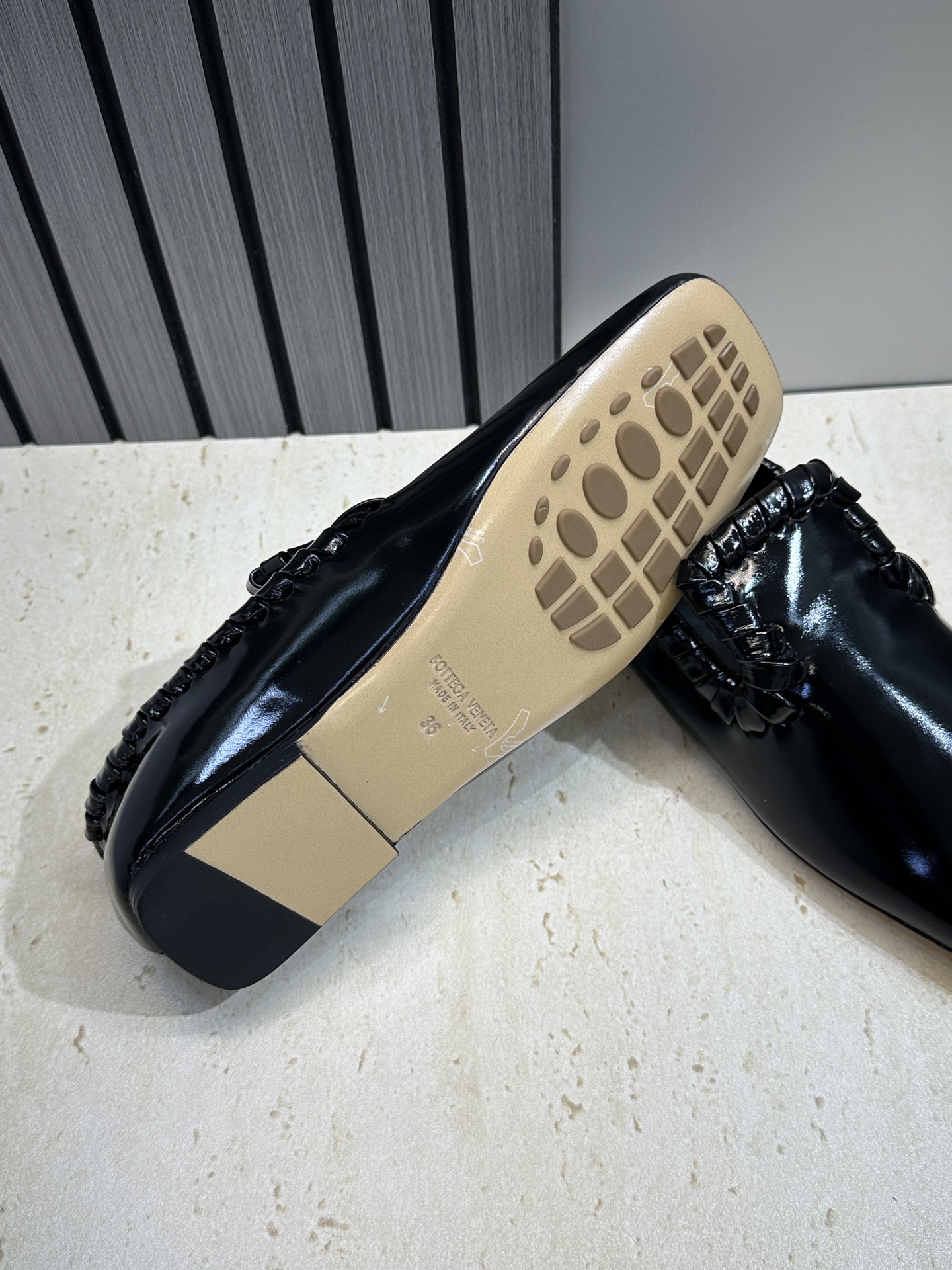 Bottega Veneta 葆蝶家2026春夏新款编织玛丽珍芭蕾舞粗跟女鞋 BV字母logo平底方头乐