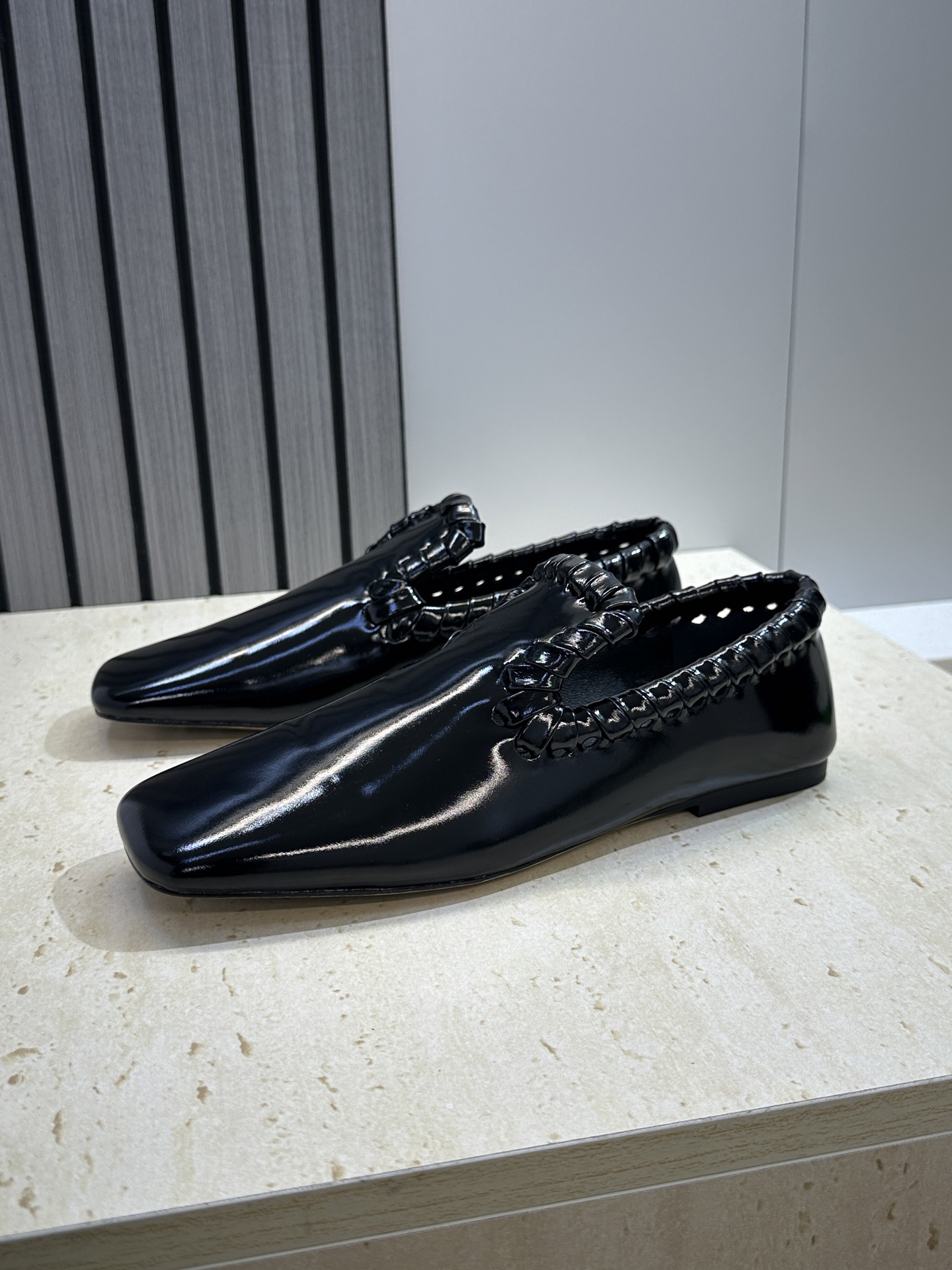 Bottega Veneta 葆蝶家2026春夏新款编织玛丽珍芭蕾舞粗跟女鞋 BV字母logo平底方头乐