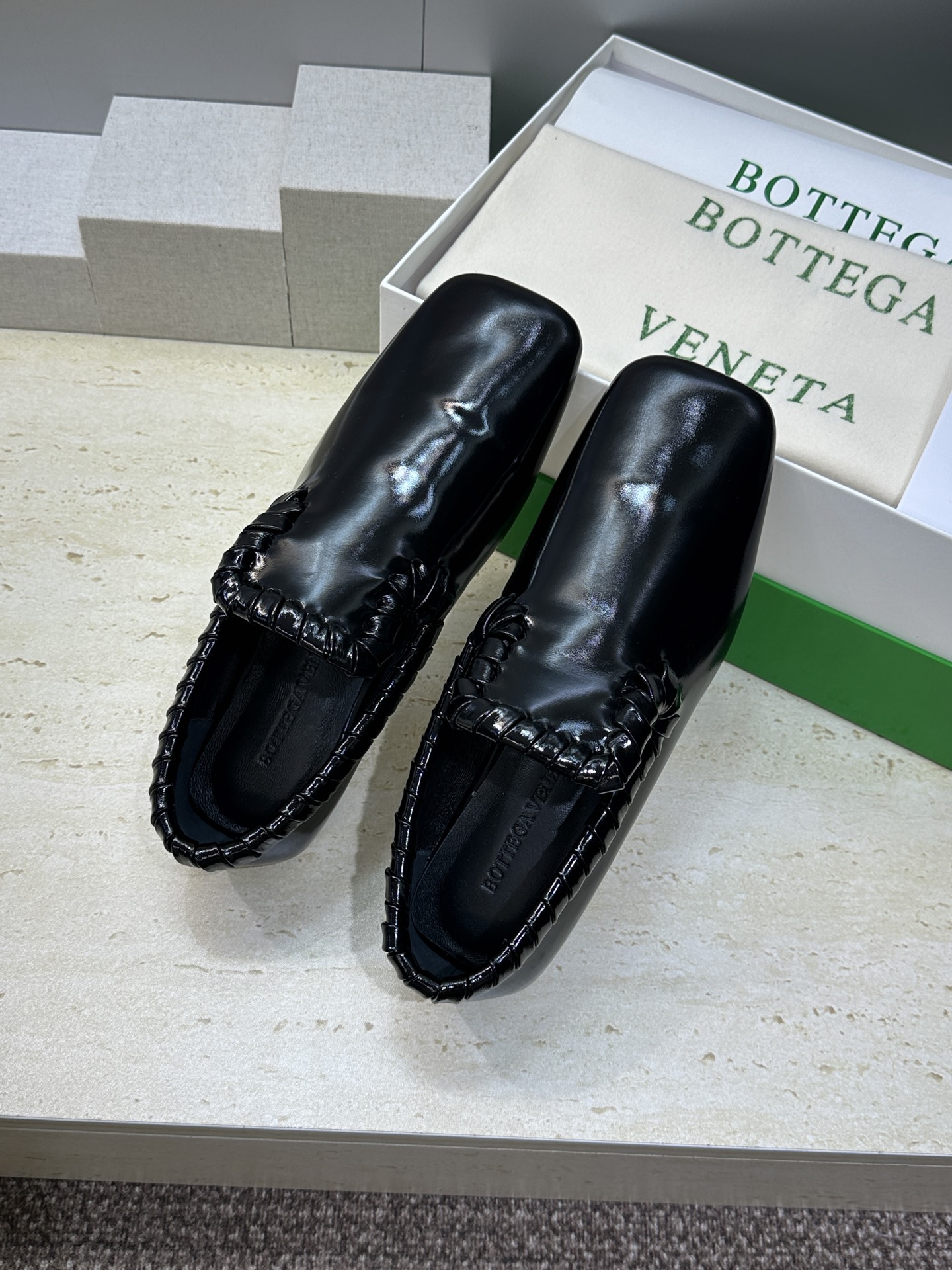 Bottega Veneta 葆蝶家2026春夏新款编织玛丽珍芭蕾舞粗跟女鞋 BV字母logo平底方头乐