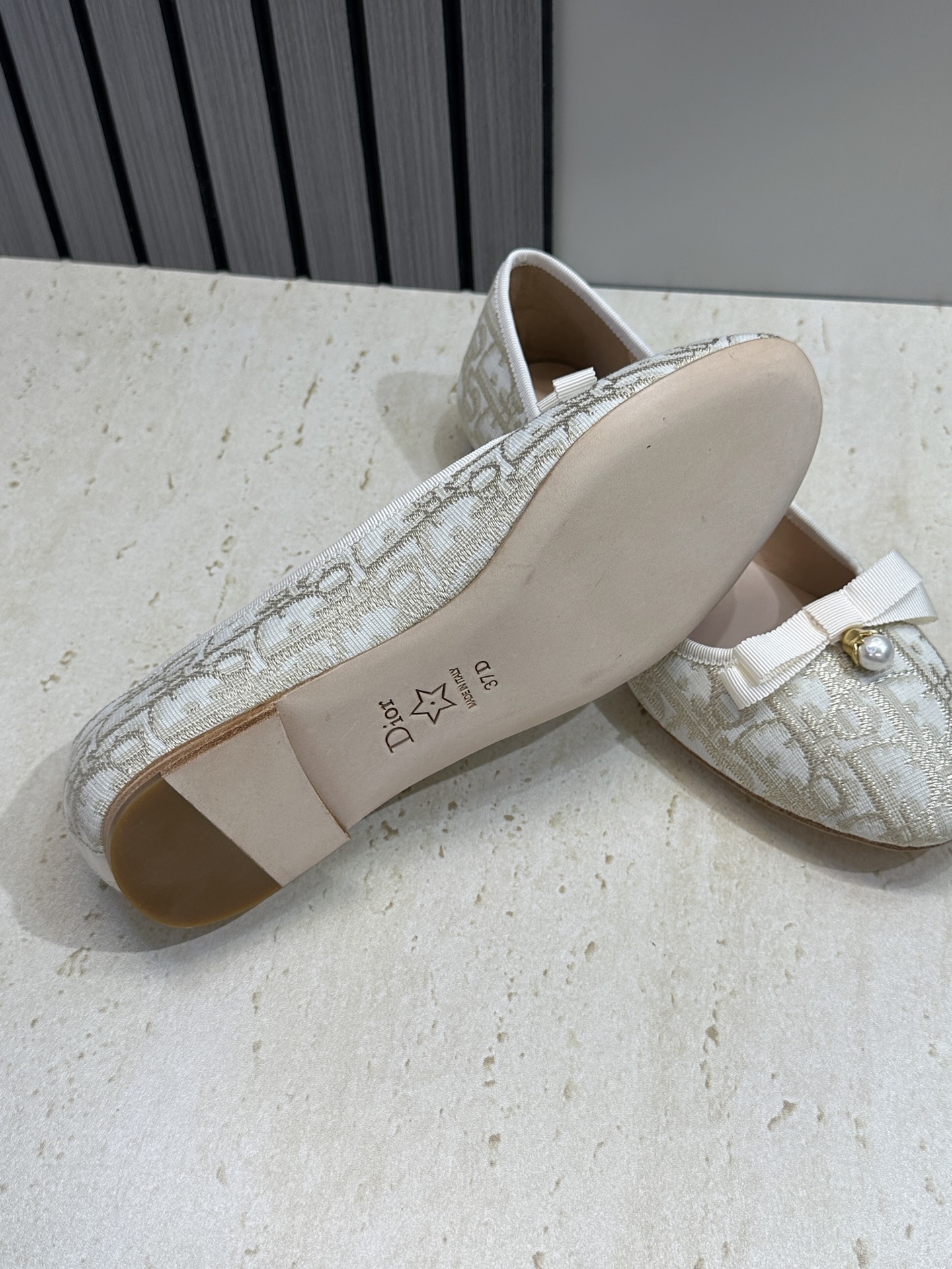 迪奥 Dior 2026春夏高定系列新款 D-Ramour 标志性Oblique电绣平底玛丽珍芭蕾舞女鞋