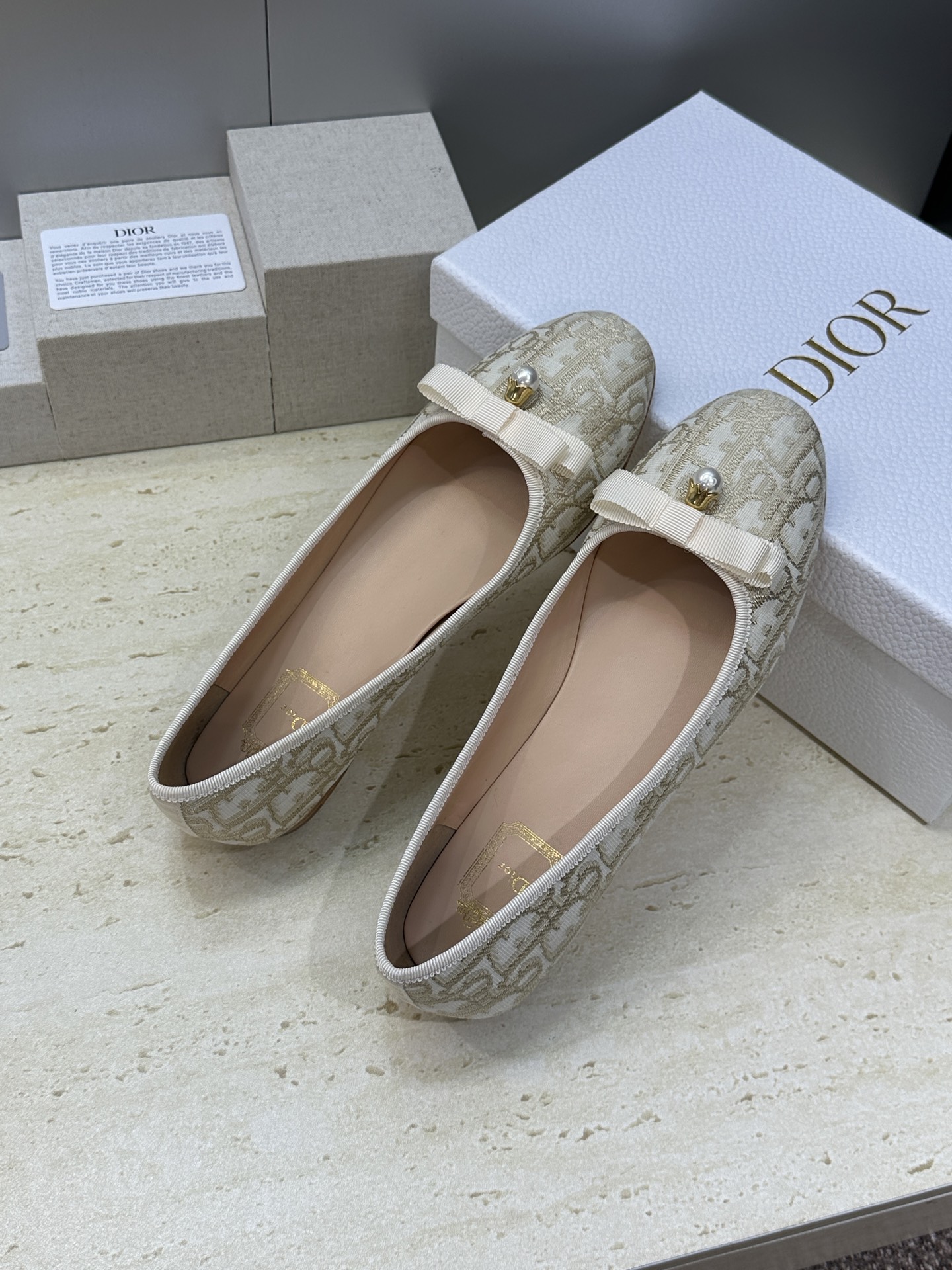 迪奥 Dior 2026春夏高定系列新款 D-Ramour 标志性Oblique电绣平底玛丽珍芭蕾舞女鞋