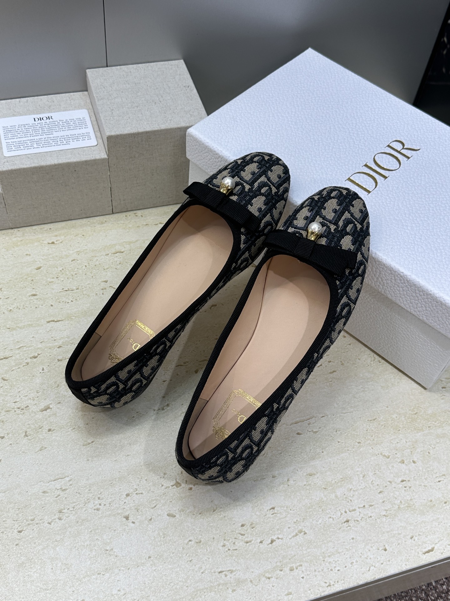 迪奥 Dior 2026春夏高定系列新款 D-Ramour 标志性Oblique电绣平底玛丽珍芭蕾舞女鞋