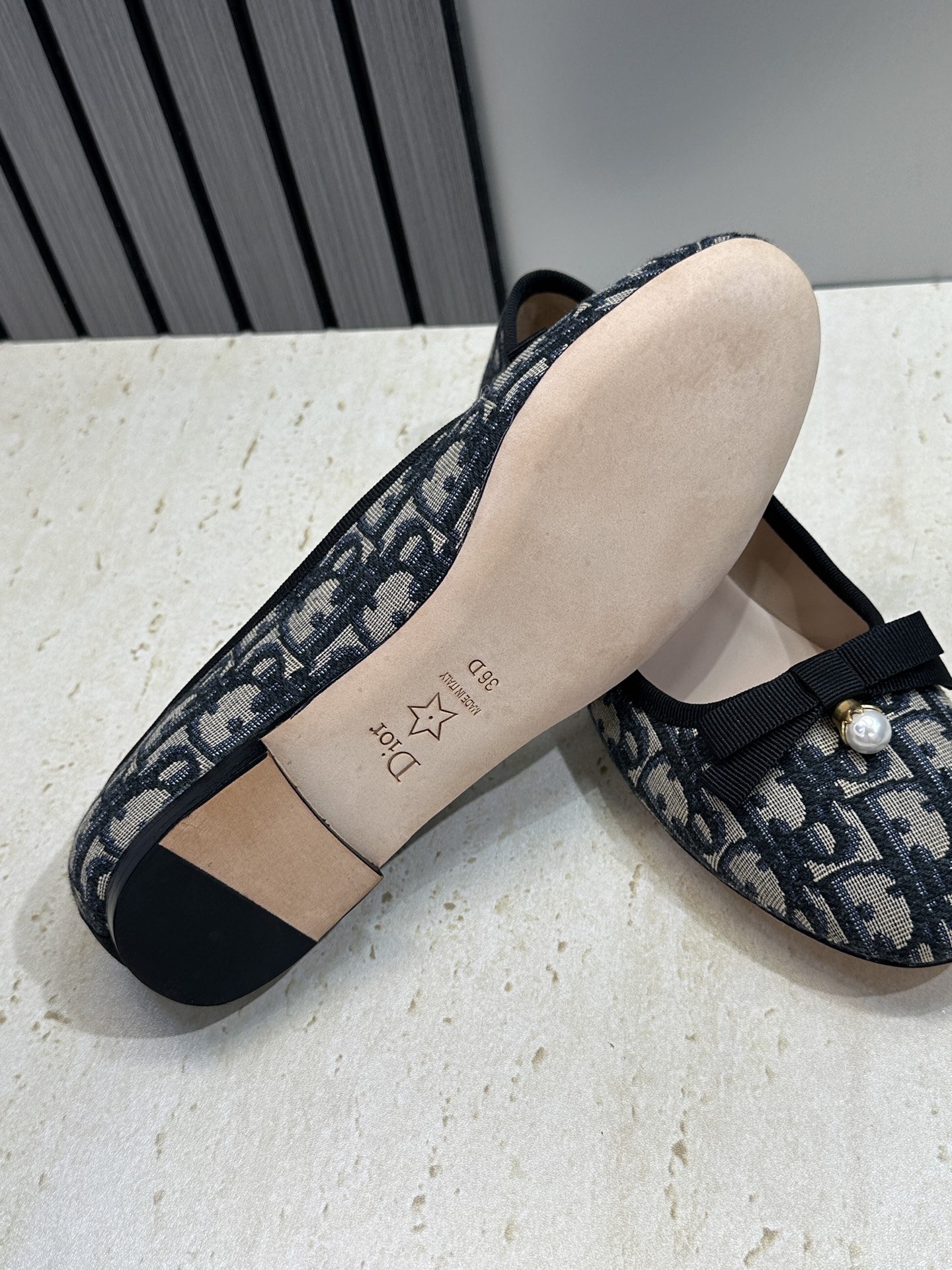 迪奥 Dior 2026春夏高定系列新款 D-Ramour 标志性Oblique电绣平底玛丽珍芭蕾舞女鞋