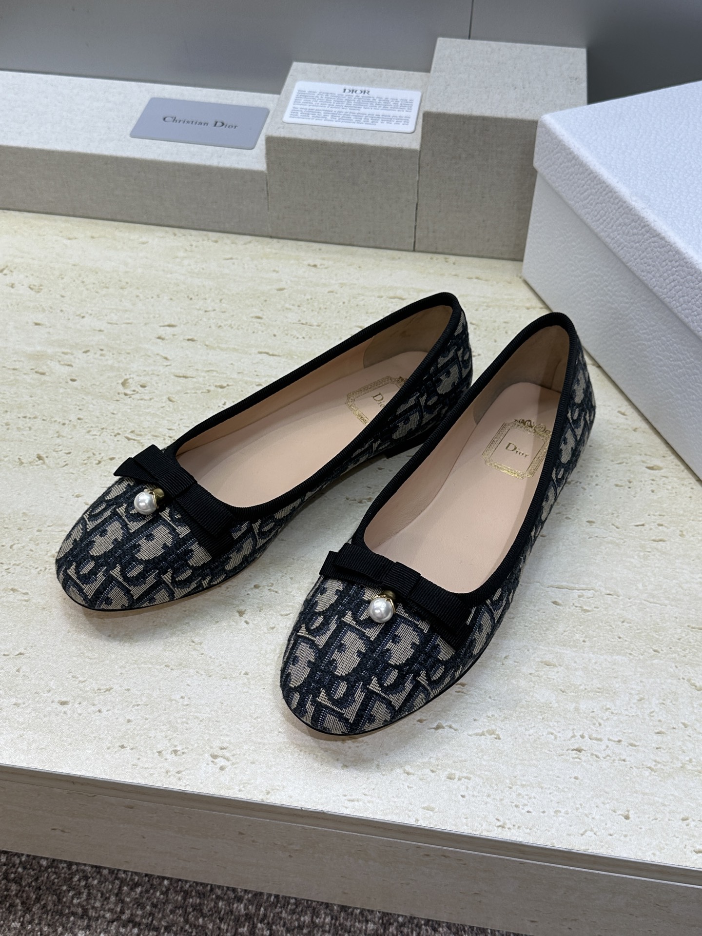 迪奥 Dior 2026春夏高定系列新款 D-Ramour 标志性Oblique电绣平底玛丽珍芭蕾舞女鞋