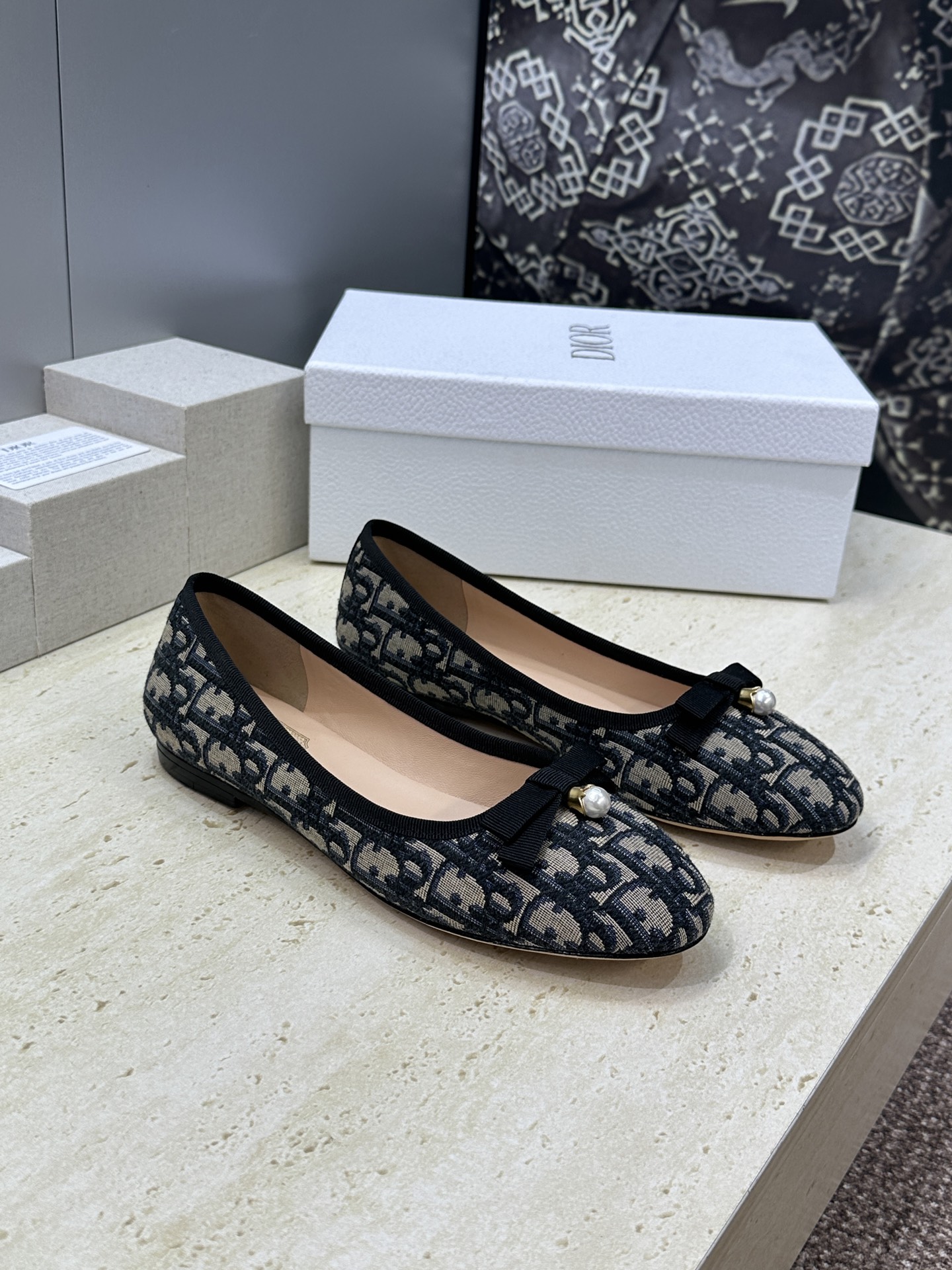 迪奥 Dior 2026春夏高定系列新款 D-Ramour 标志性Oblique电绣平底玛丽珍芭蕾舞女鞋