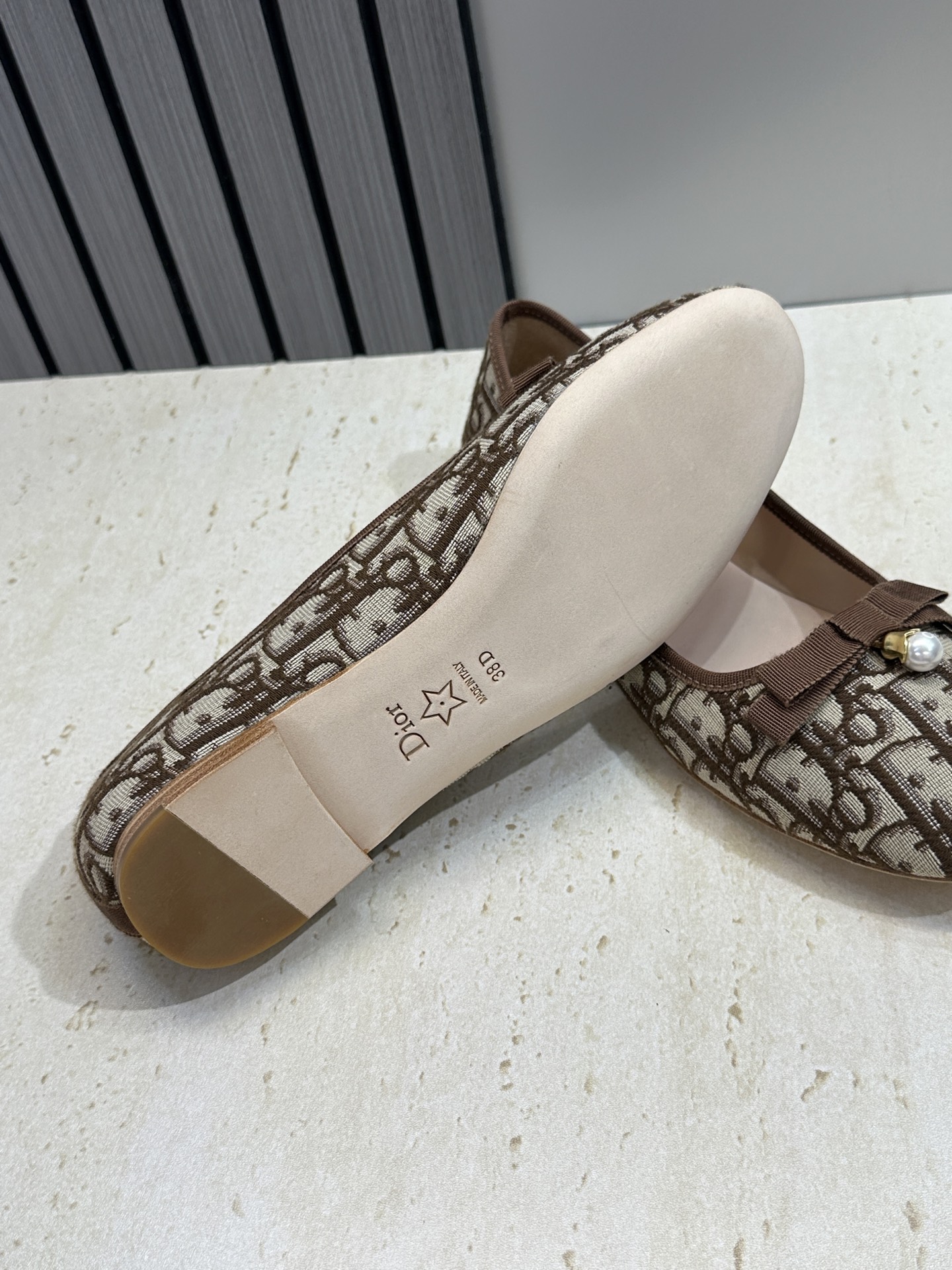 迪奥 Dior 2026春夏高定系列新款 D-Ramour 标志性Oblique电绣平底玛丽珍芭蕾舞女鞋
