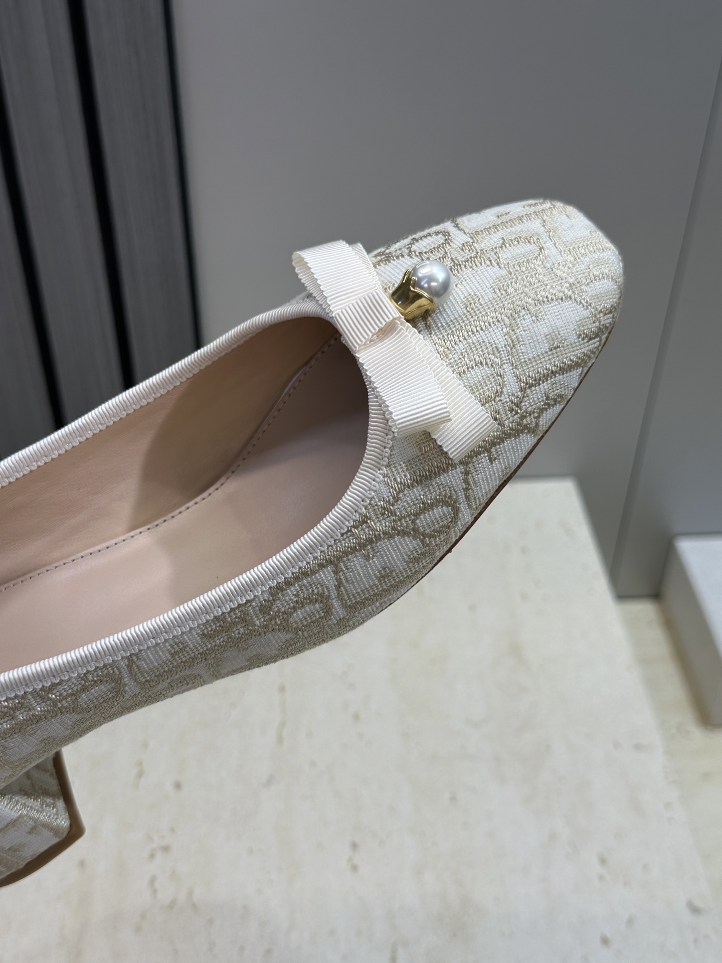 迪奥 Dior 2026春夏高定系列新款 D-Ramour 标志性Oblique电绣平底玛丽珍芭蕾舞女鞋