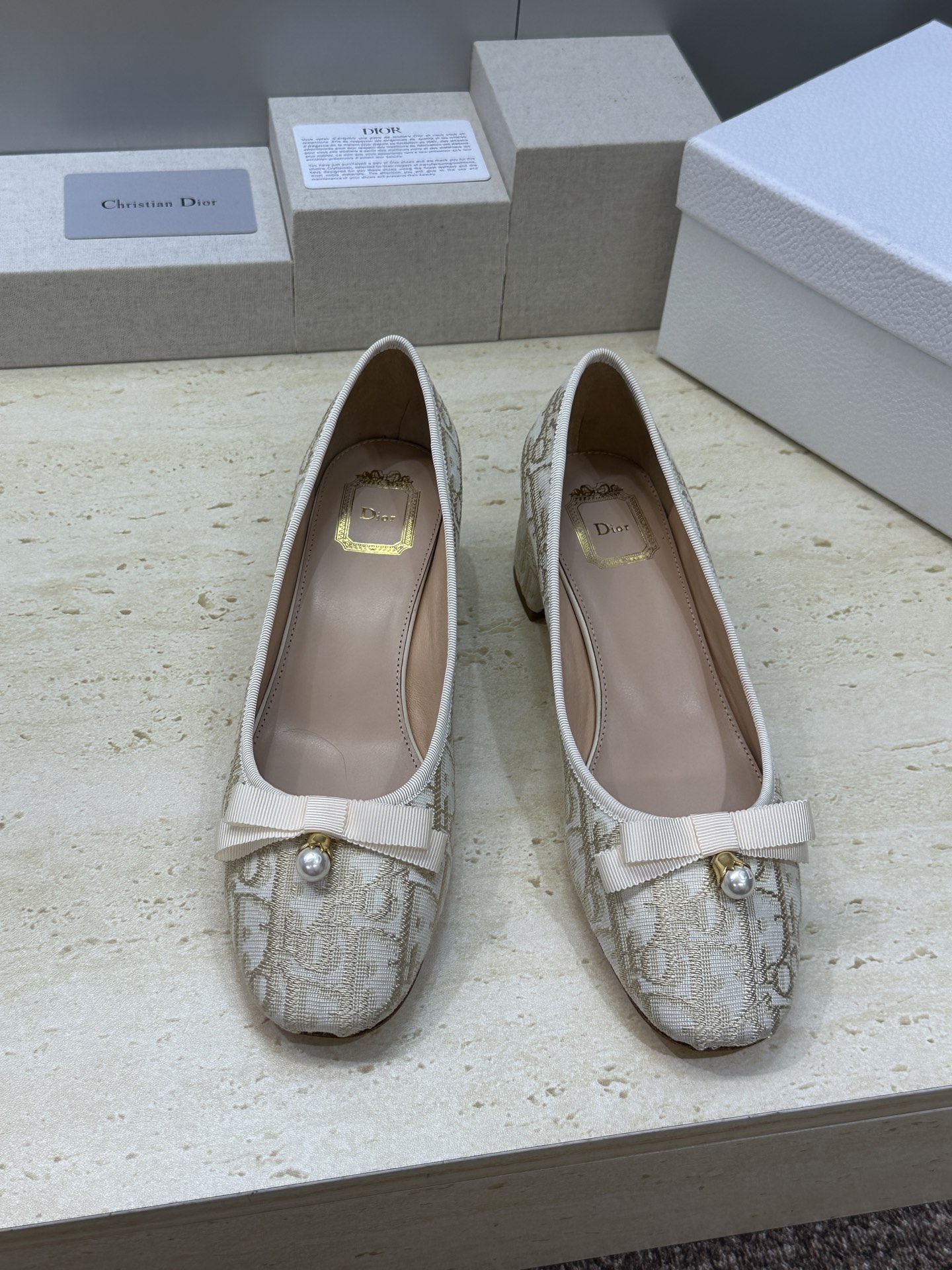 迪奥 Dior 2026春夏高定系列新款 D-Ramour 标志性Oblique电绣平底玛丽珍芭蕾舞女鞋