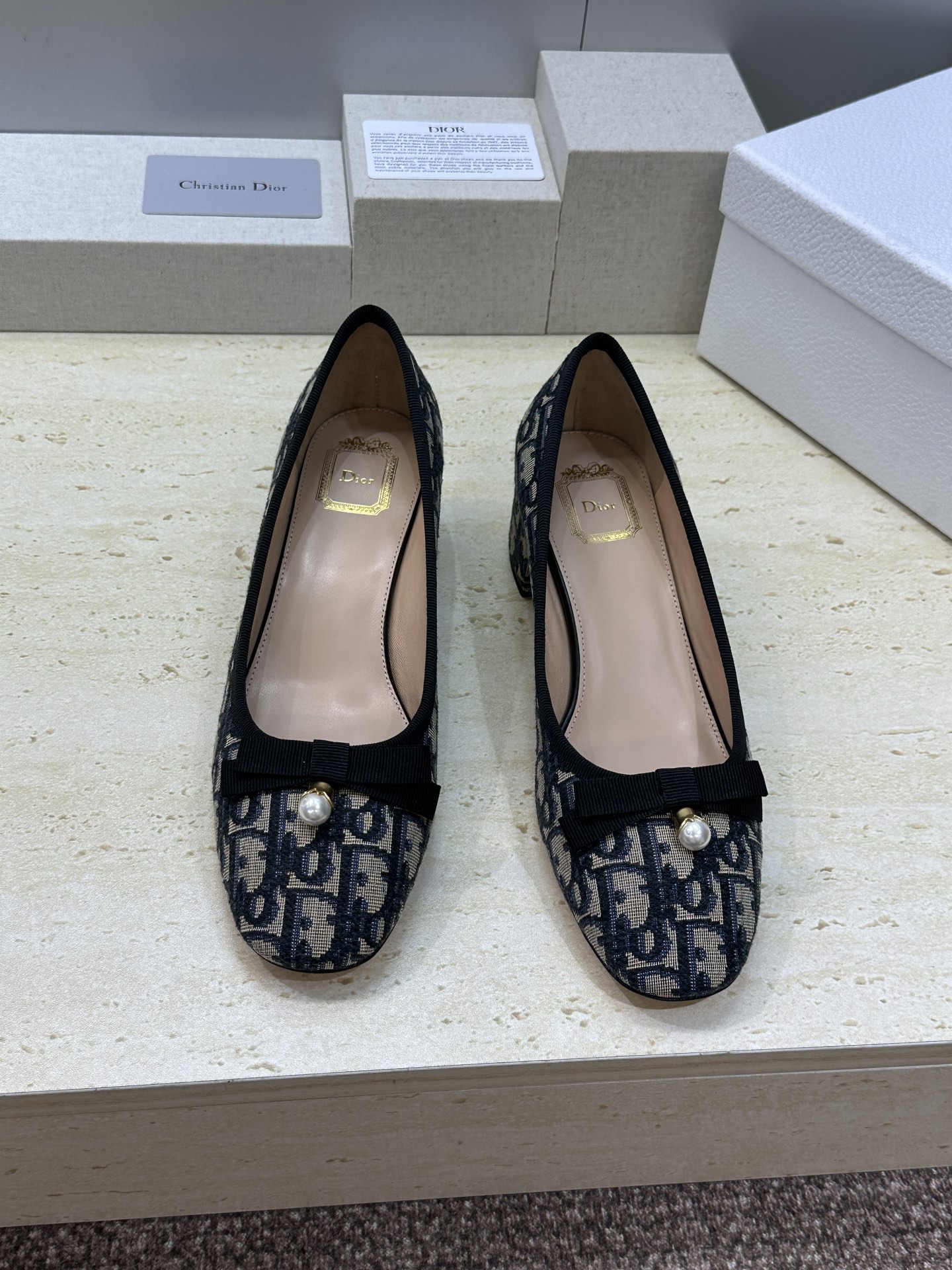 迪奥 Dior 2026春夏高定系列新款 D-Ramour 标志性Oblique电绣平底玛丽珍芭蕾舞女鞋