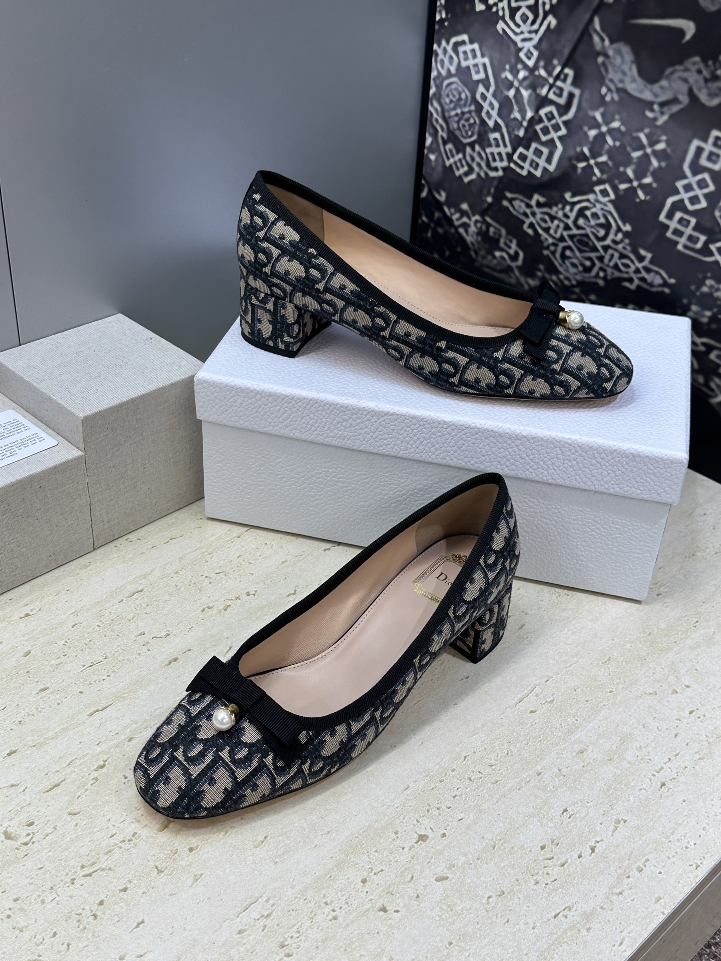 迪奥 Dior 2026春夏高定系列新款 D-Ramour 标志性Oblique电绣平底玛丽珍芭蕾舞女鞋