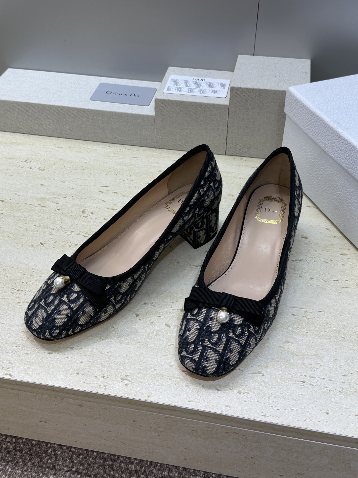 迪奥 Dior 2026春夏高定系列新款 D-Ramour 标志性Oblique电绣平底玛丽珍芭蕾舞女鞋