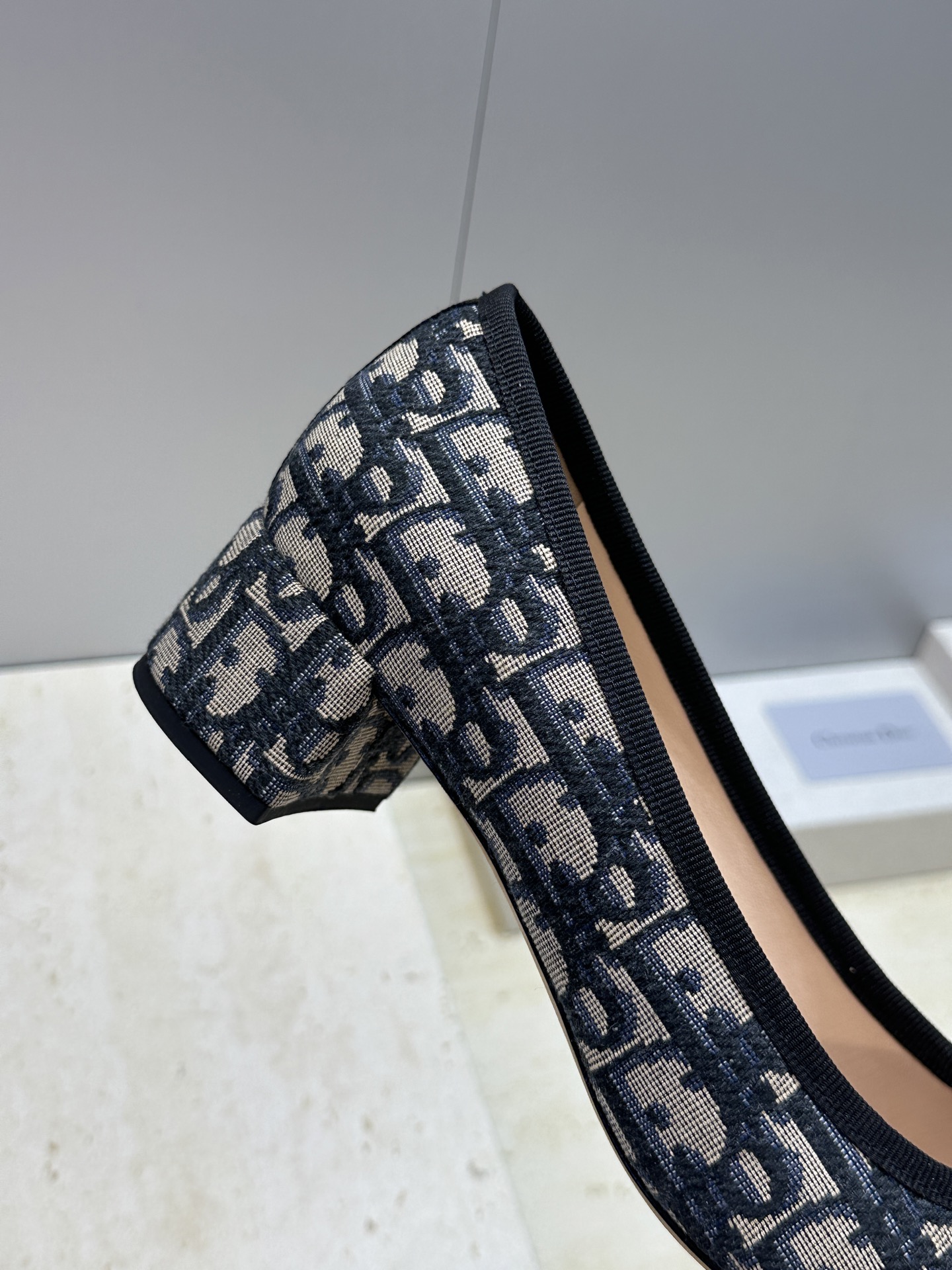 迪奥 Dior 2026春夏高定系列新款 D-Ramour 标志性Oblique电绣平底玛丽珍芭蕾舞女鞋