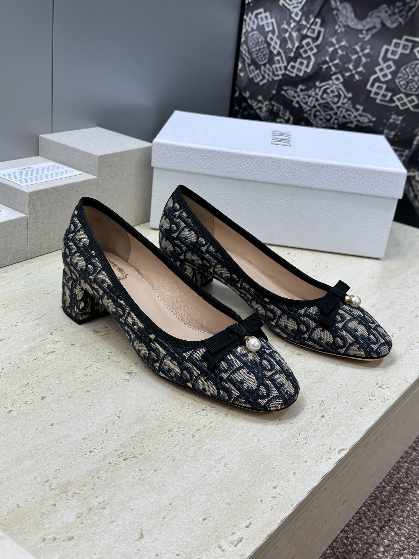 迪奥 Dior 2026春夏高定系列新款 D-Ramour 标志性Oblique电绣平底玛丽珍芭蕾舞女鞋