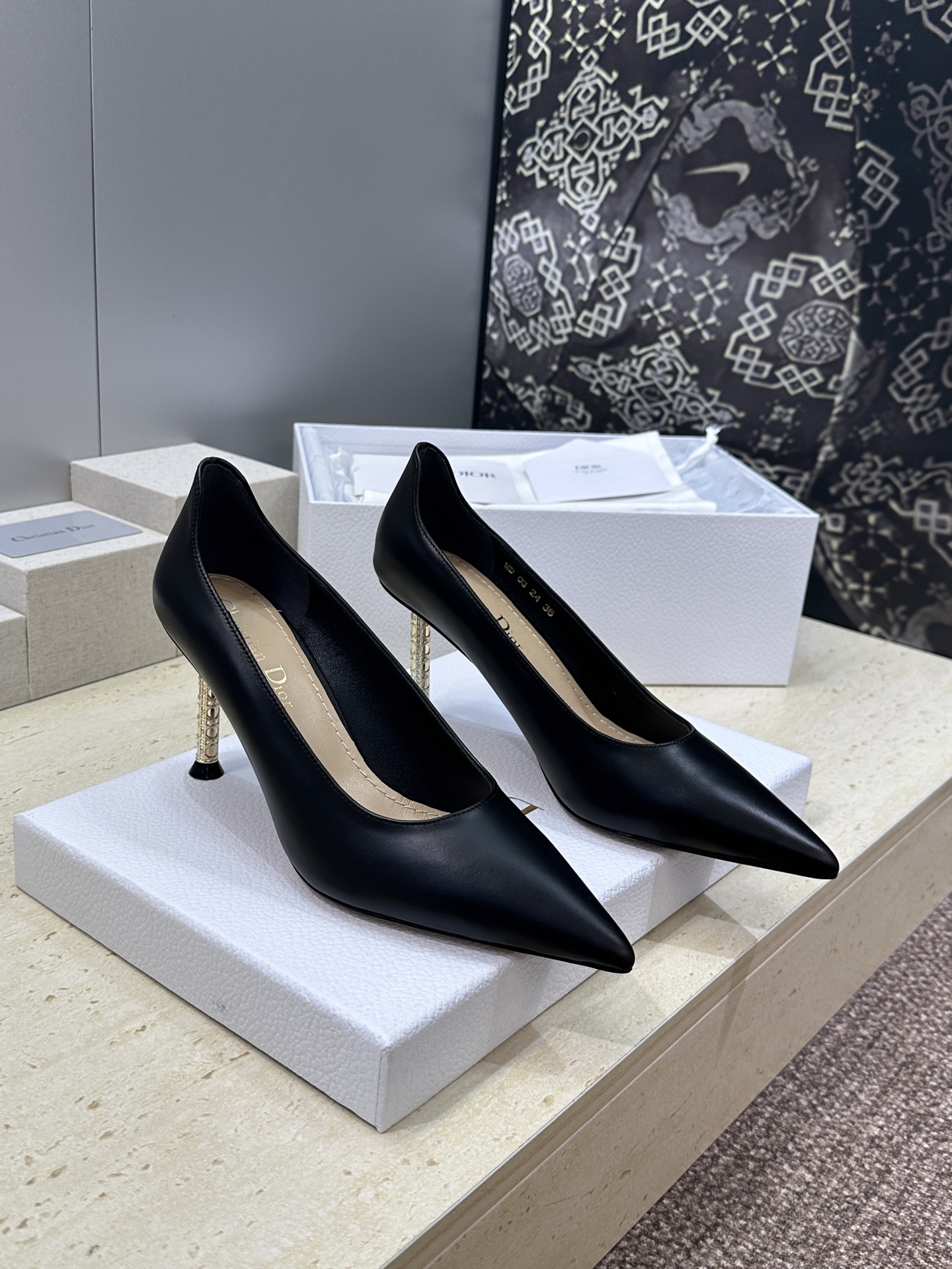 迪奥  Dior 2026春夏走秀高定新款 Icon 高跟尖头女鞋 明星同款CD字母logo细跟气质单鞋