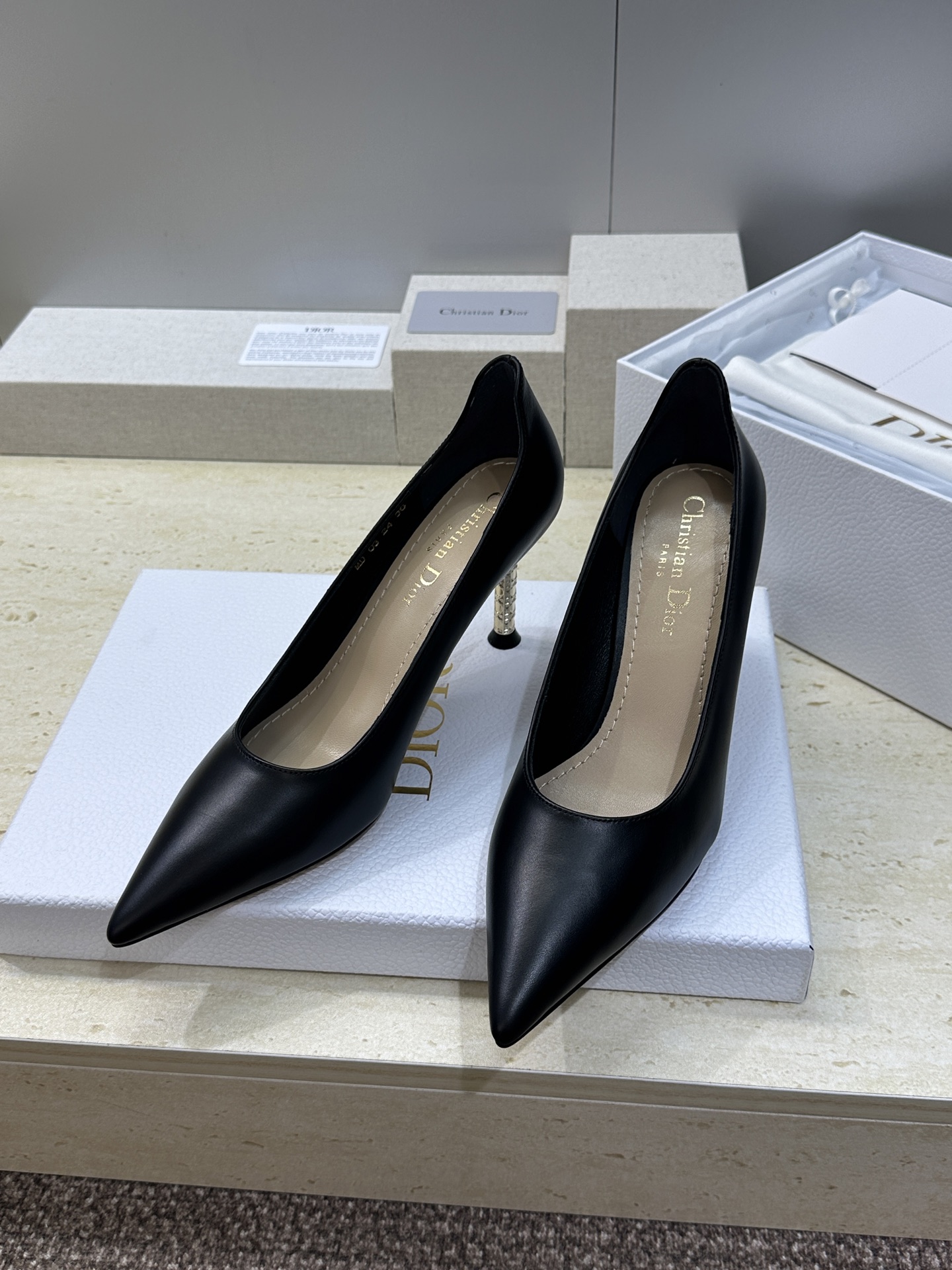 迪奥  Dior 2026春夏走秀高定新款 Icon 高跟尖头女鞋 明星同款CD字母logo细跟气质单鞋