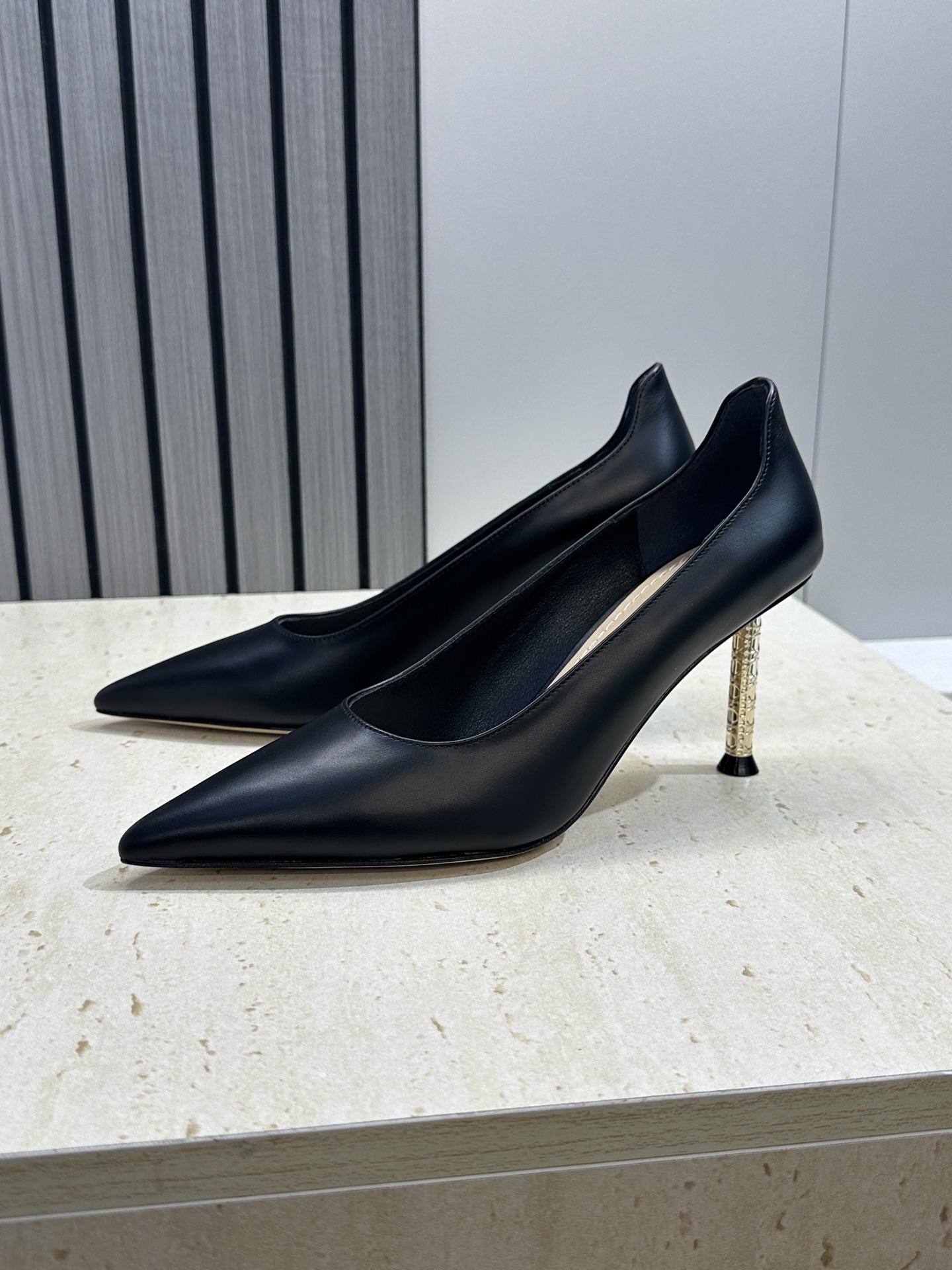 迪奥  Dior 2026春夏走秀高定新款 Icon 高跟尖头女鞋 明星同款CD字母logo细跟气质单鞋