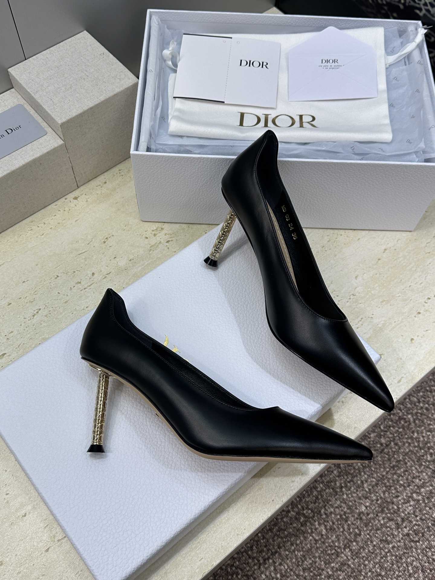 迪奥  Dior 2026春夏走秀高定新款 Icon 高跟尖头女鞋 明星同款CD字母logo细跟气质单鞋