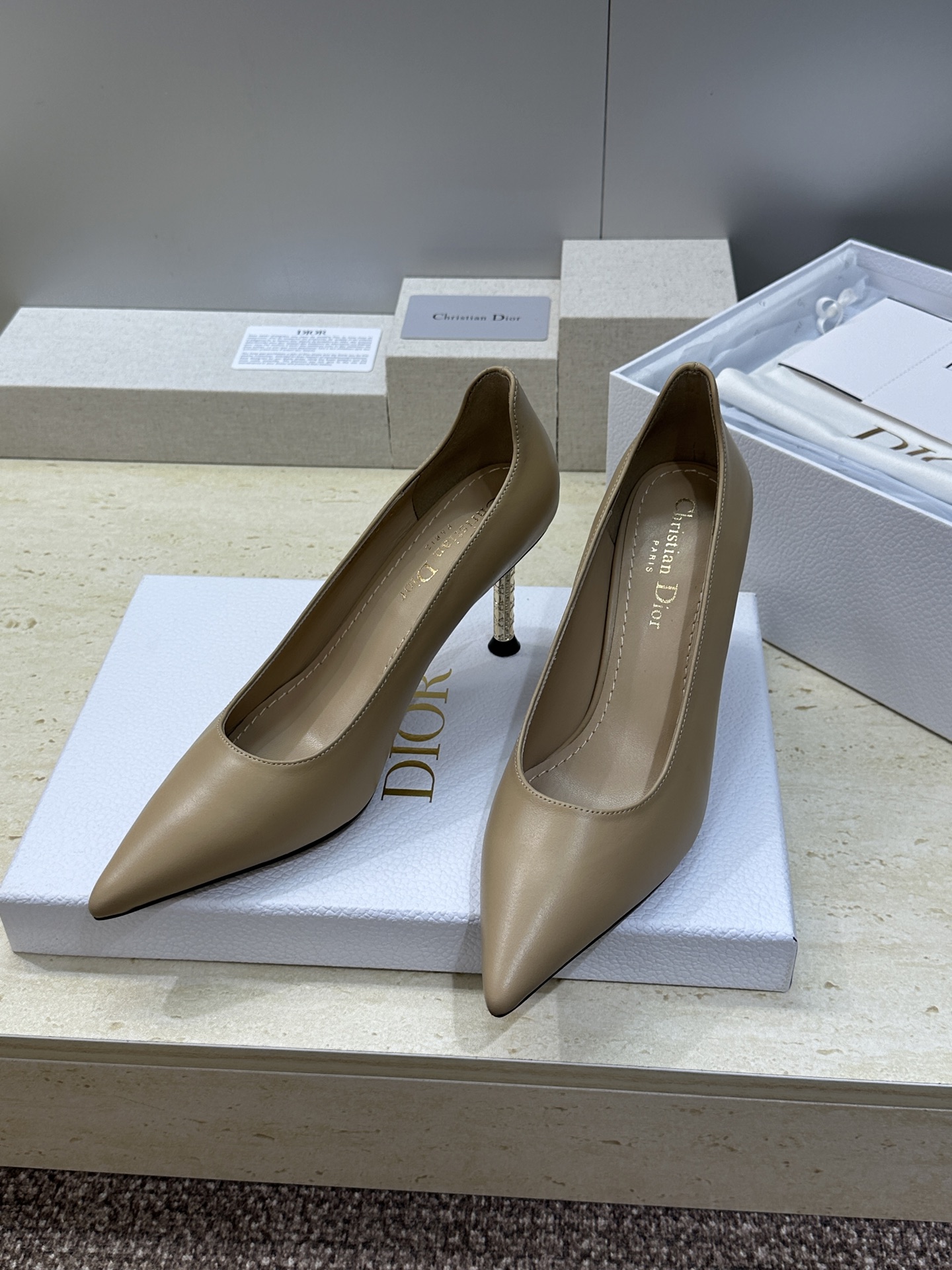 迪奥  Dior 2026春夏走秀高定新款 Icon 高跟尖头女鞋 明星同款CD字母logo细跟气质单鞋