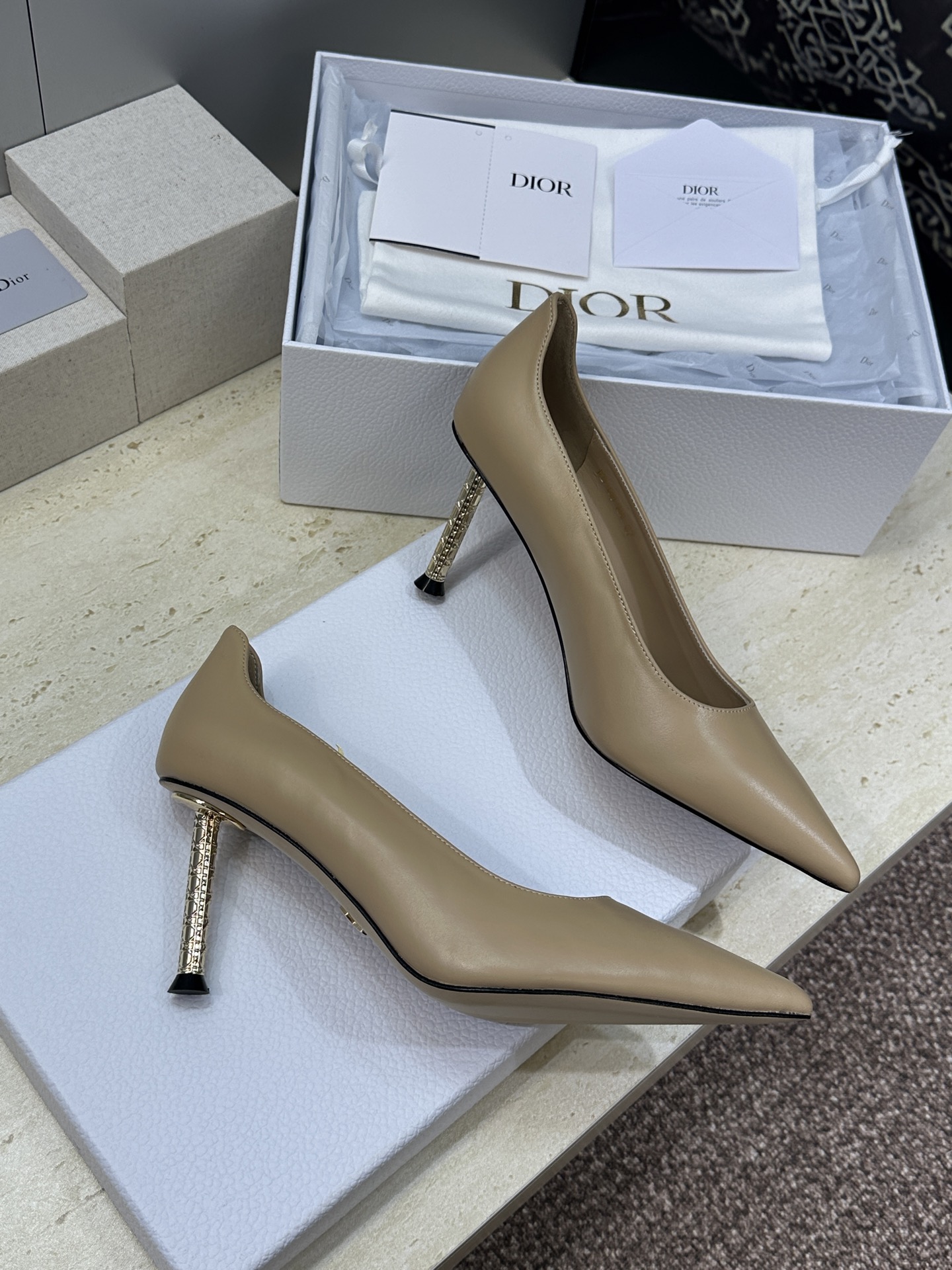 迪奥  Dior 2026春夏走秀高定新款 Icon 高跟尖头女鞋 明星同款CD字母logo细跟气质单鞋