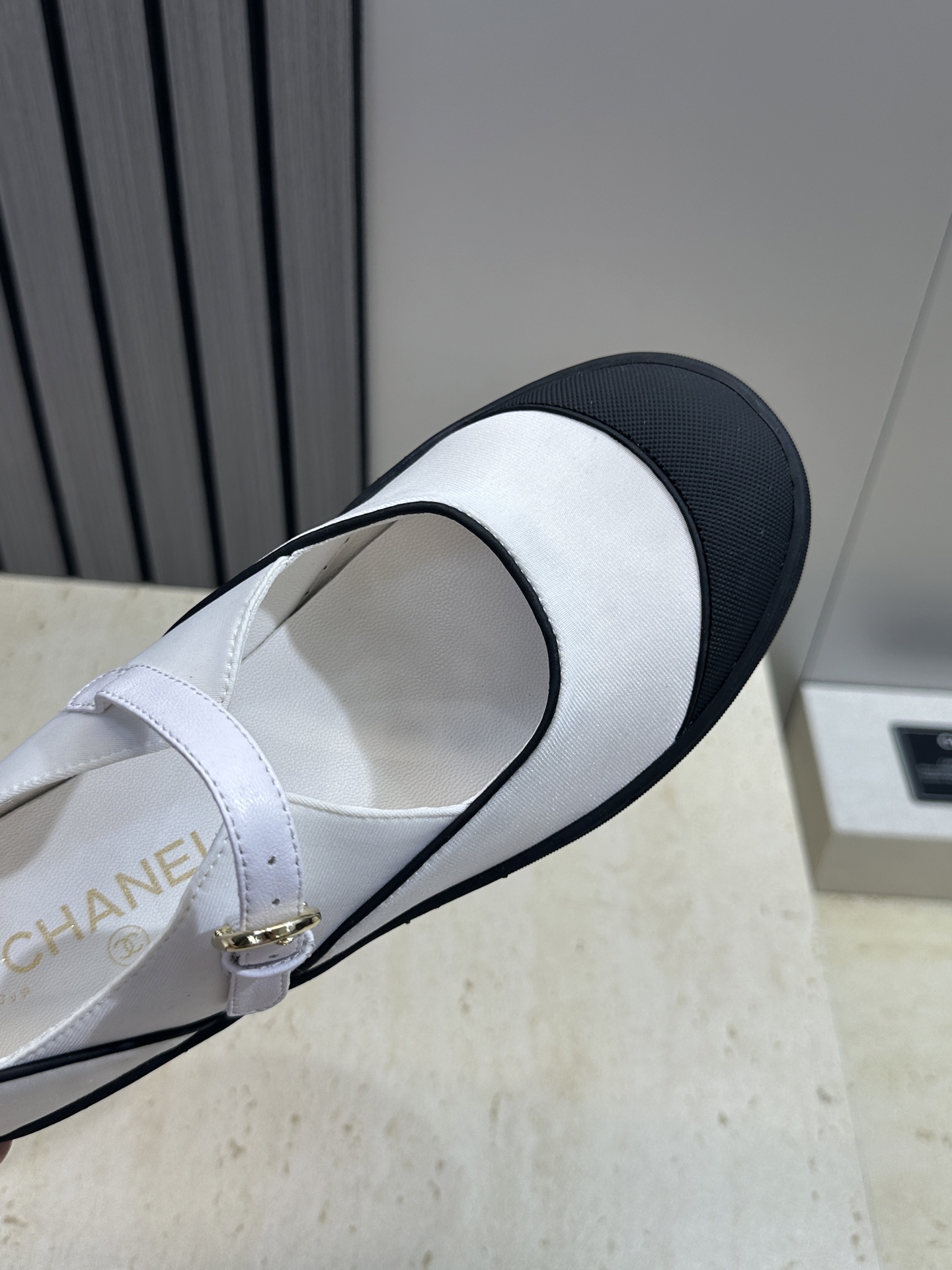 香奈儿 CHANEL 2026春夏新款拼色芭蕾舞女鞋 小香双C字母logo五金扣平底圆头乐福单鞋 材质：