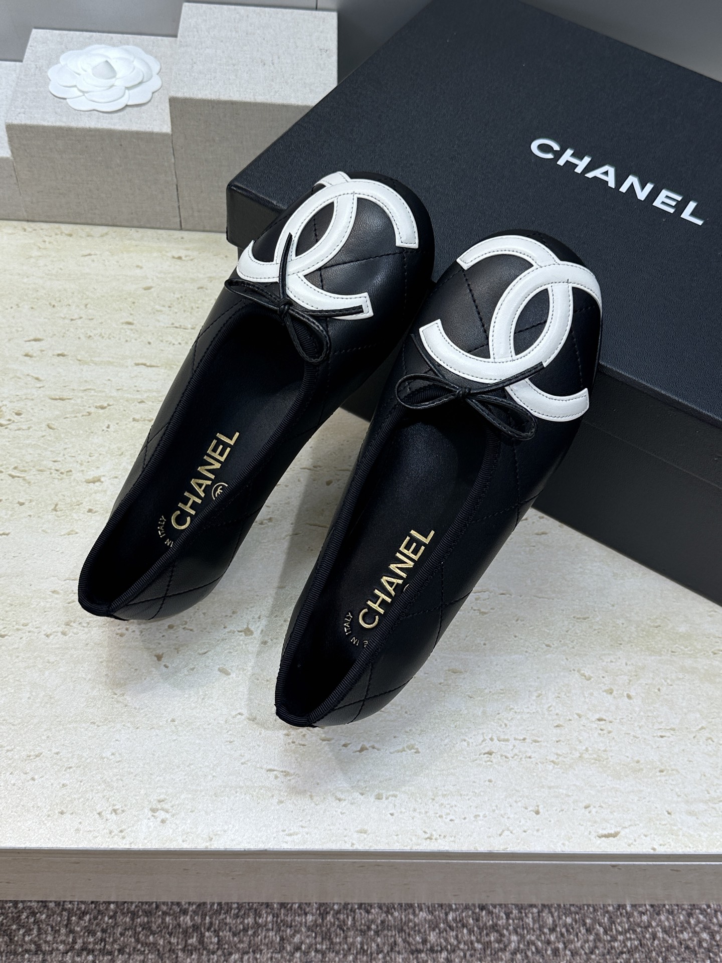Chanel 香奈儿 2026春夏新款玛丽珍芭蕾舞娃娃女鞋 小香双C字母logo平底圆头蝴蝶结拼色单鞋 