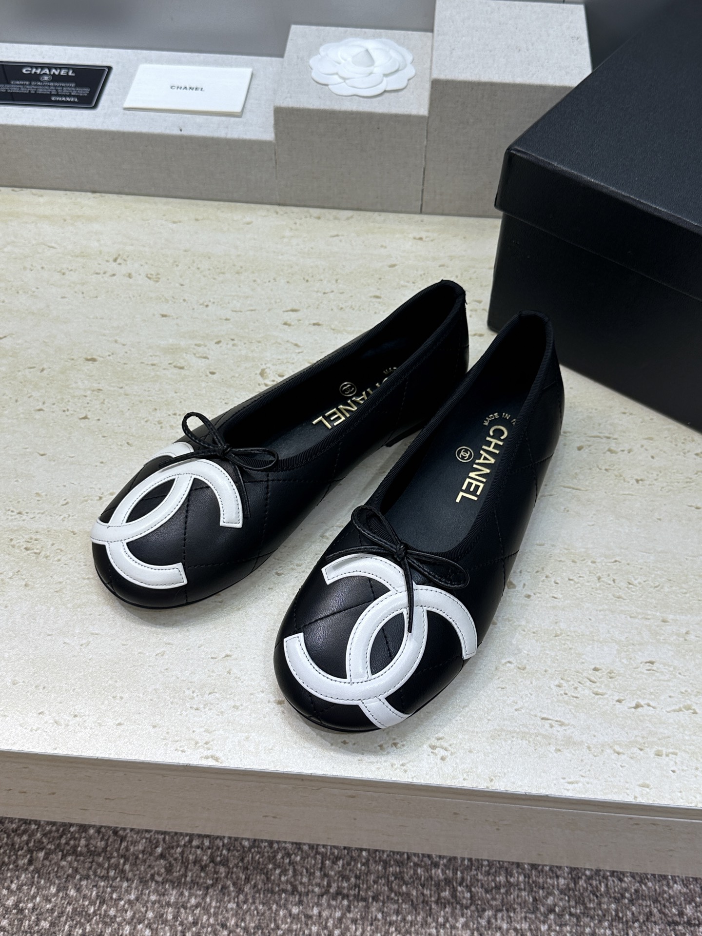 Chanel 香奈儿 2026春夏新款玛丽珍芭蕾舞娃娃女鞋 小香双C字母logo平底圆头蝴蝶结拼色单鞋 