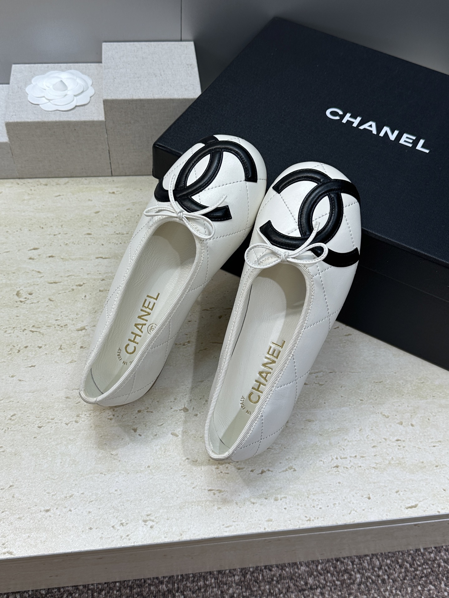 Chanel 香奈儿 2026春夏新款玛丽珍芭蕾舞娃娃女鞋 小香双C字母logo平底圆头蝴蝶结拼色单鞋 