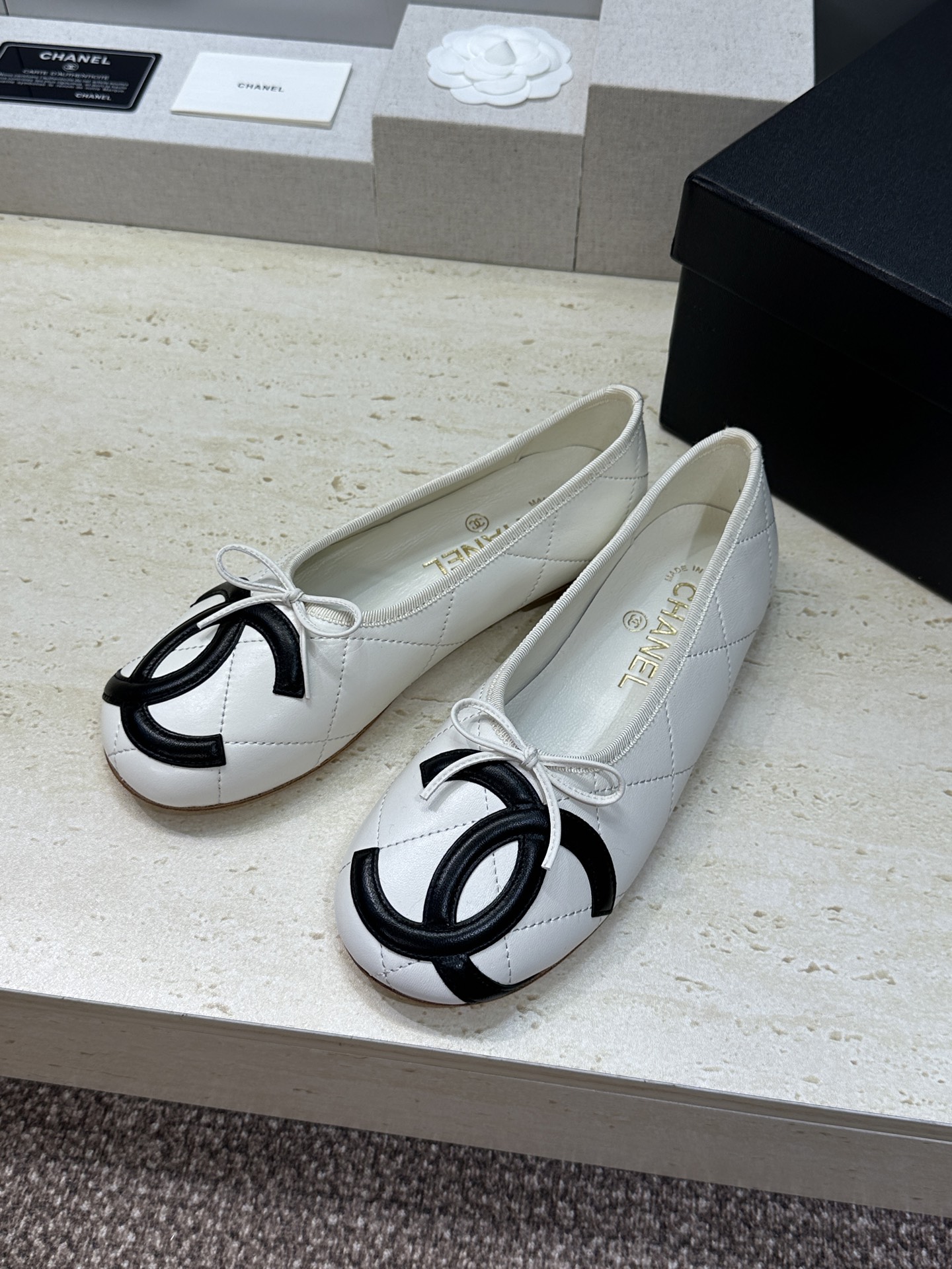 Chanel 香奈儿 2026春夏新款玛丽珍芭蕾舞娃娃女鞋 小香双C字母logo平底圆头蝴蝶结拼色单鞋 