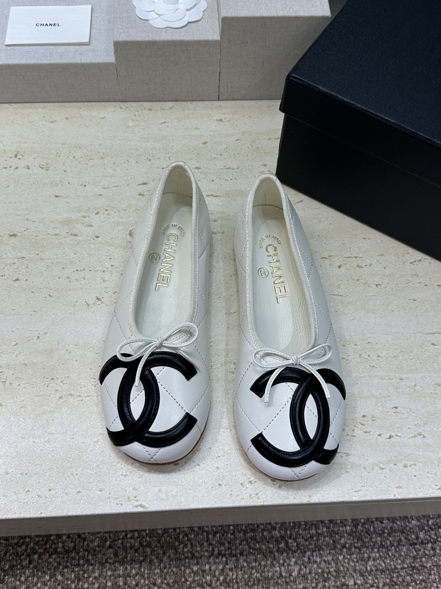 Chanel 香奈儿 2026春夏新款玛丽珍芭蕾舞娃娃女鞋 小香双C字母logo平底圆头蝴蝶结拼色单鞋 