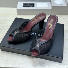 CHANEL 香奈儿 2026春夏走秀新款时尚粗跟拼色女鞋 小香双C字母logo五金扣高跟尖头鱼嘴露趾 CHANEL 香奈儿 2026春夏走秀新款时尚粗跟拼色女鞋 小香双C字母logo五金扣高跟尖头鱼嘴露趾