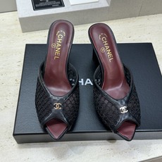CHANEL 香奈儿 2026春夏走秀新款时尚粗跟拼色女鞋 小香双C字母logo五金扣高跟尖头鱼嘴露趾 CHANEL 香奈儿 2026春夏走秀新款时尚粗跟拼色女鞋 小香双C字母logo五金扣高跟尖头鱼嘴露趾